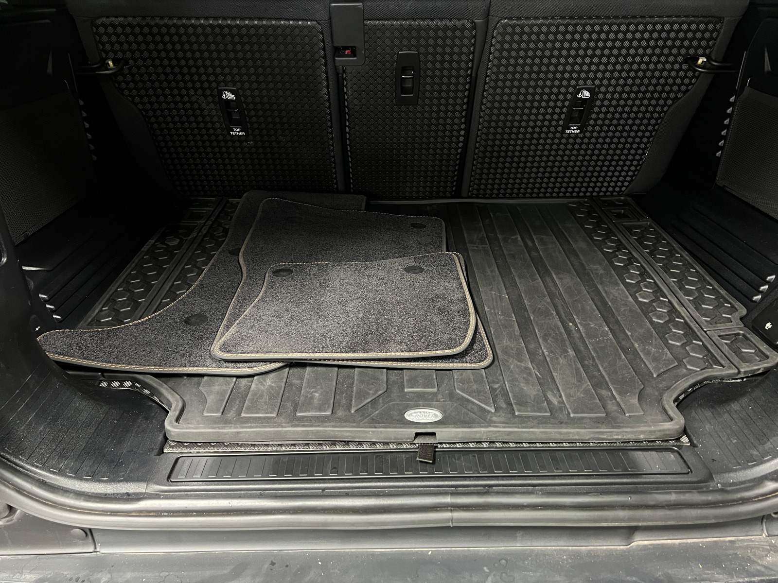 Thumbnail: 2023 Land Rover Defender - 6