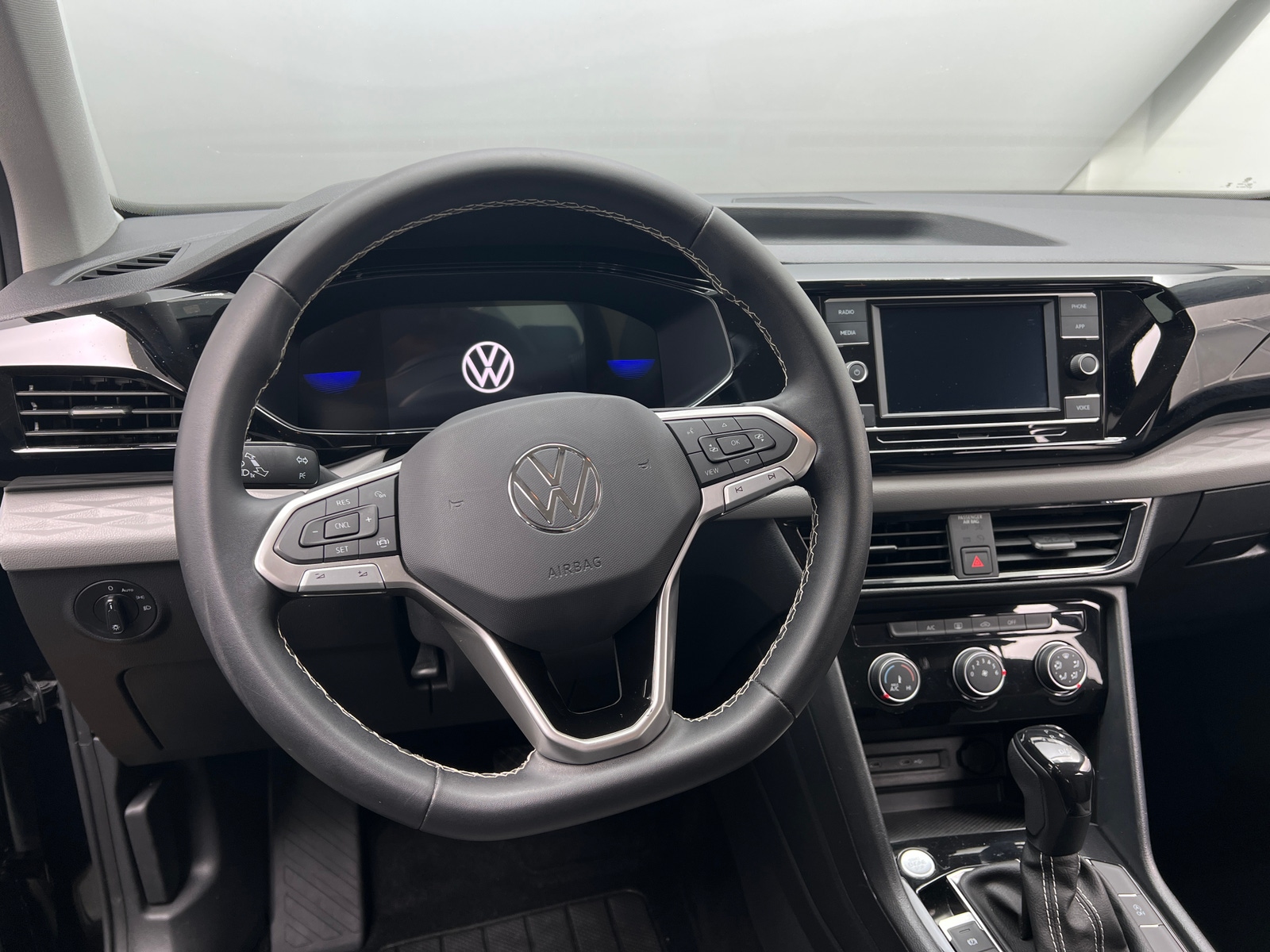 Thumbnail: 2023 Volkswagen Taos - 5