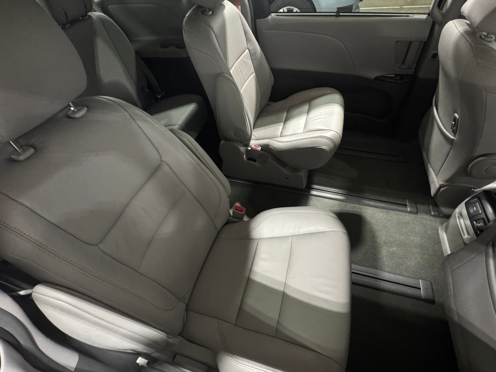 Thumbnail: 2017 Toyota Sienna - 5