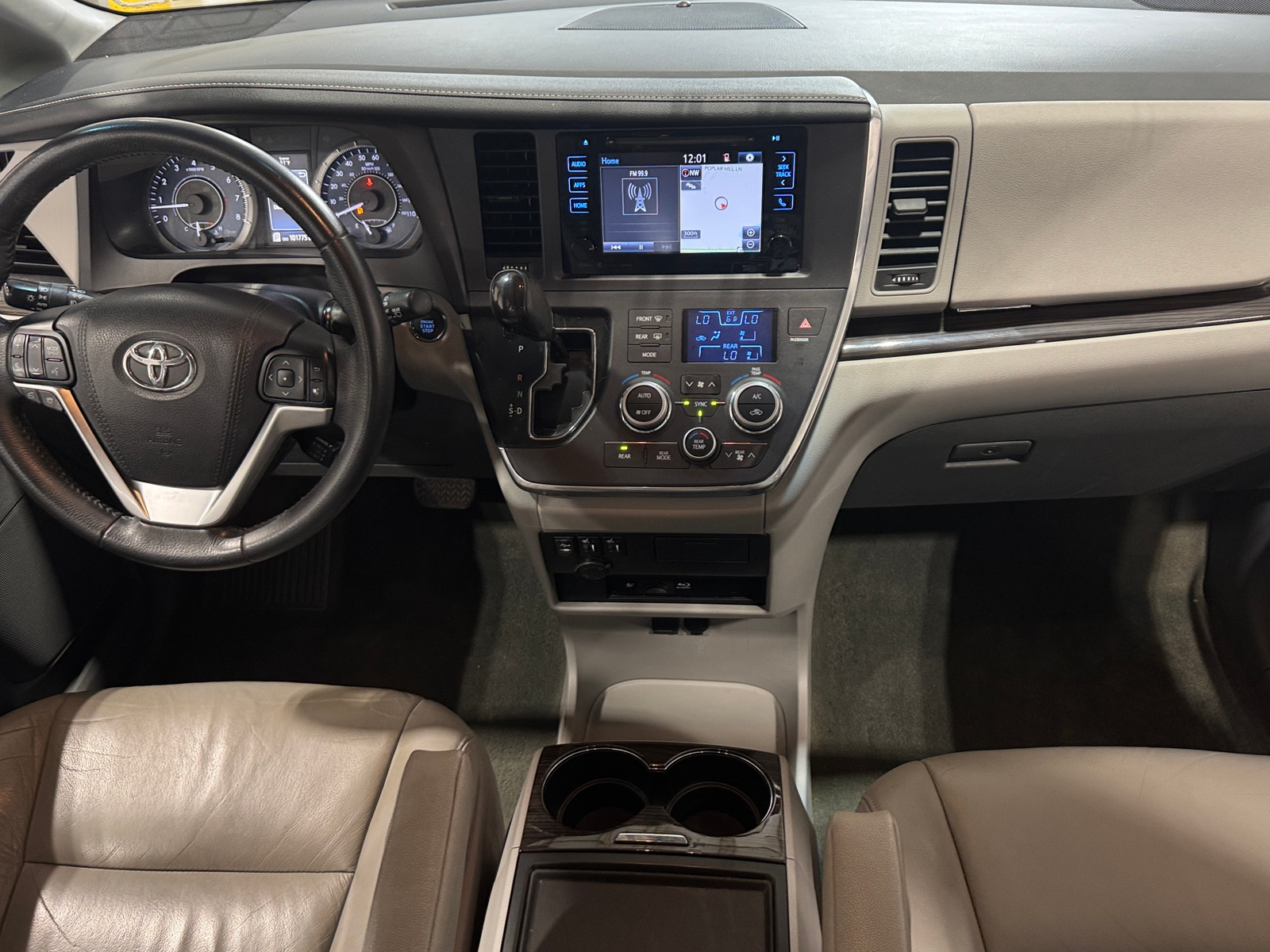 Thumbnail: 2017 Toyota Sienna - 2