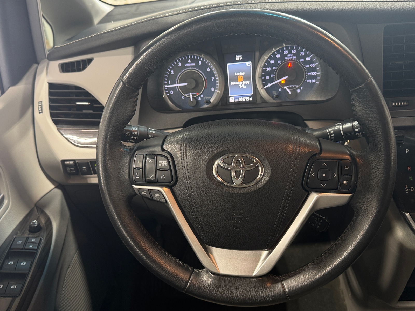 Thumbnail: 2017 Toyota Sienna - 4