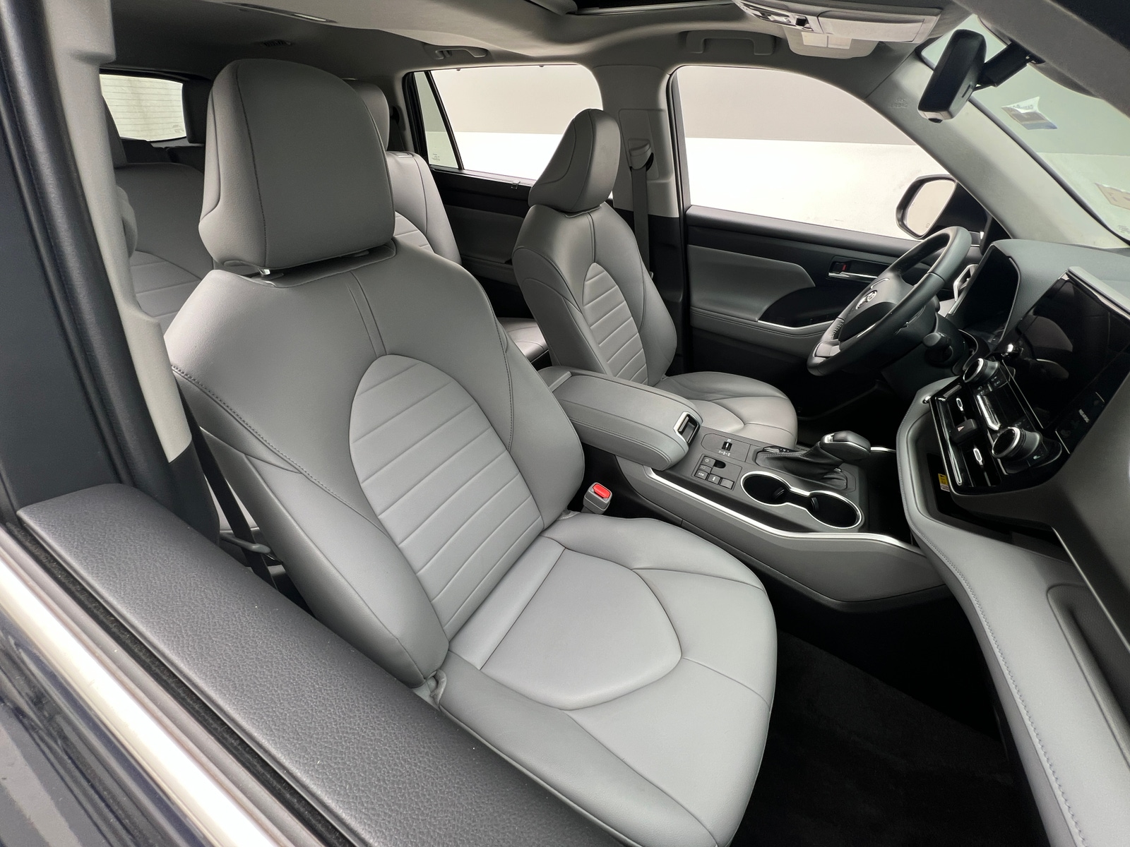 Thumbnail: 2023 Toyota Highlander - 2