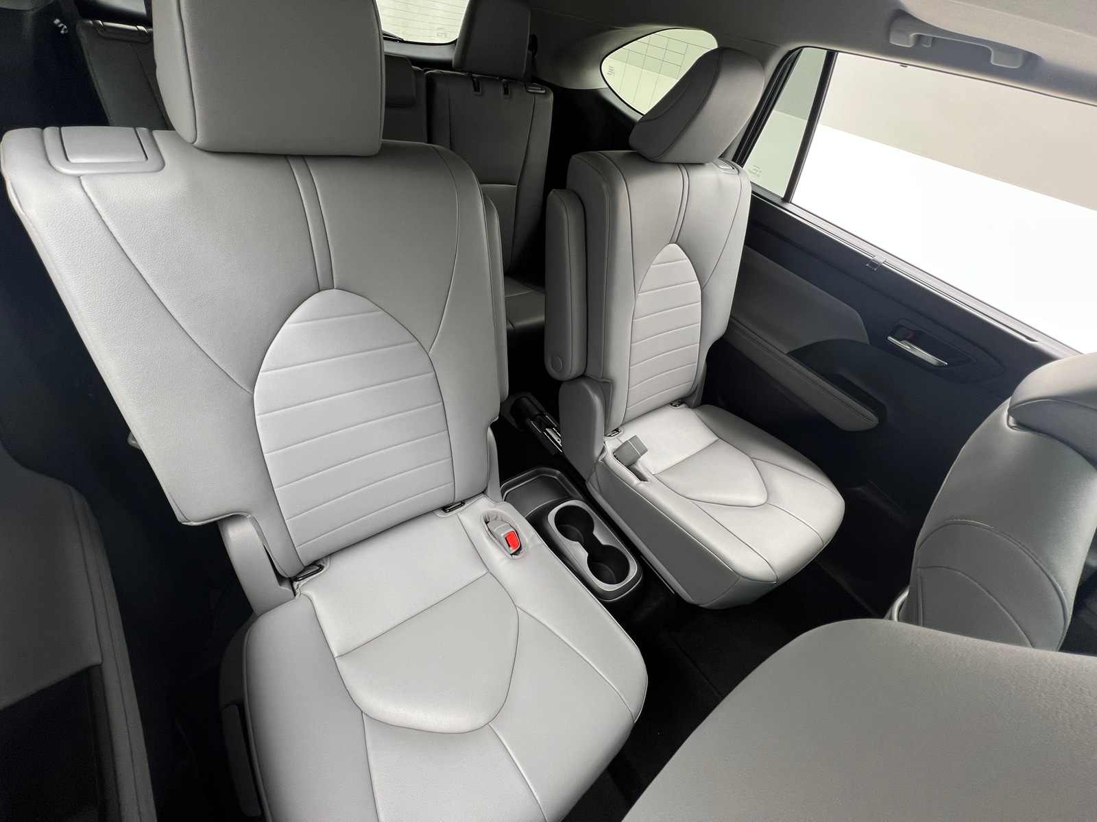 Thumbnail: 2023 Toyota Highlander - 6