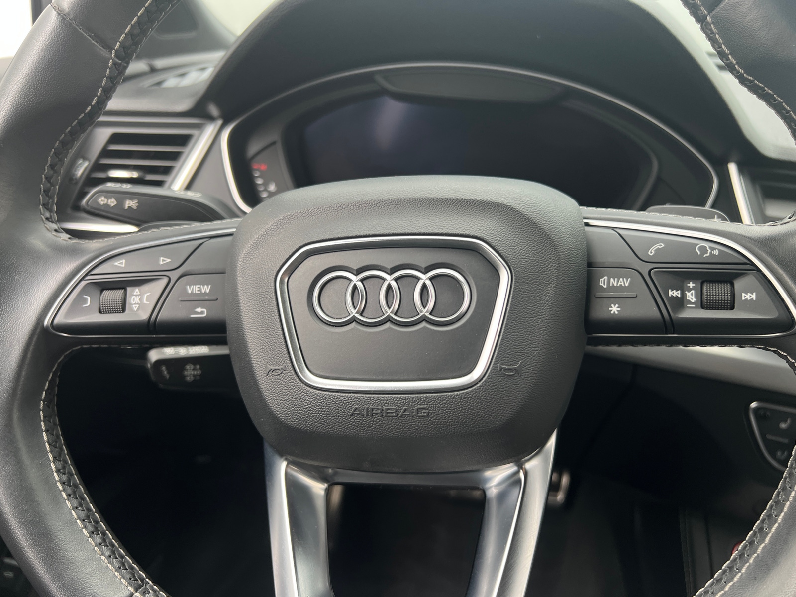 Thumbnail: 2019 Audi SQ5 - 4