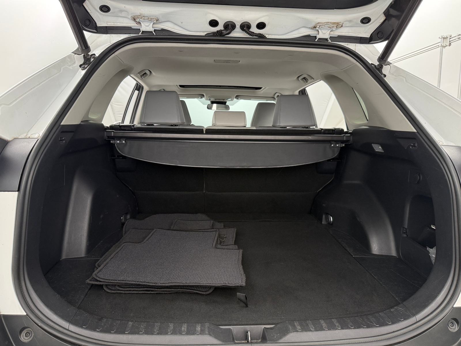 Thumbnail: 2019 Toyota RAV4 - 6