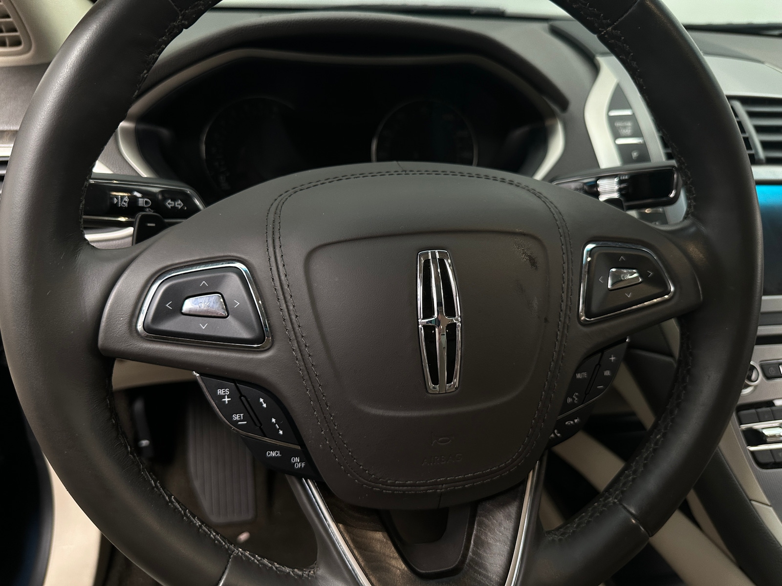 Thumbnail: 2020 Lincoln MKZ - 4