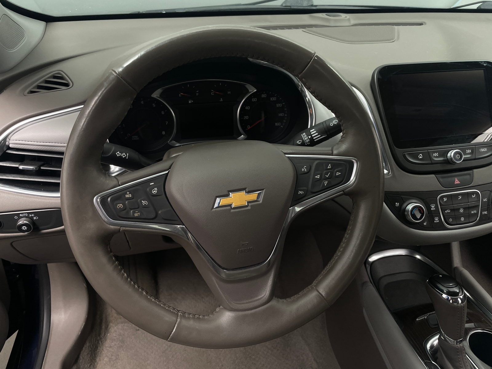 Thumbnail: 2018 Chevrolet Malibu - 4