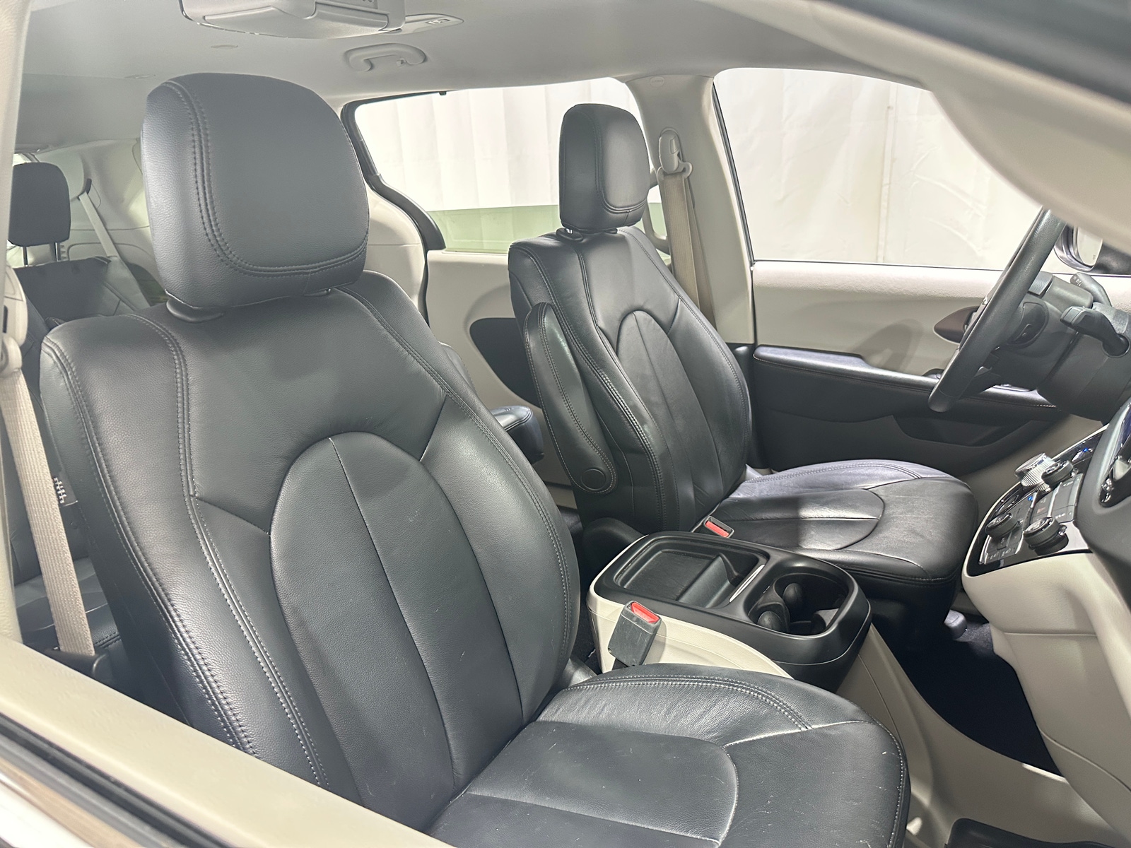 Thumbnail: 2017 Chrysler Pacifica - 2