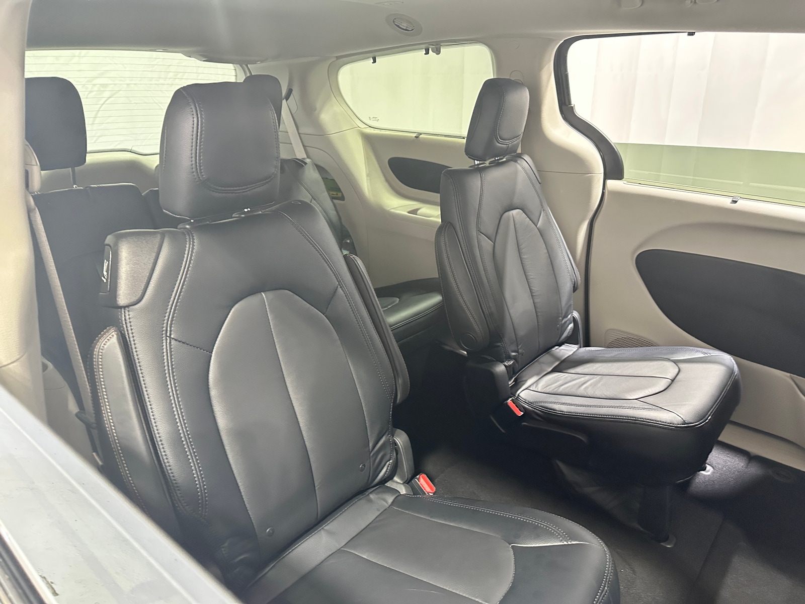 Thumbnail: 2017 Chrysler Pacifica - 6