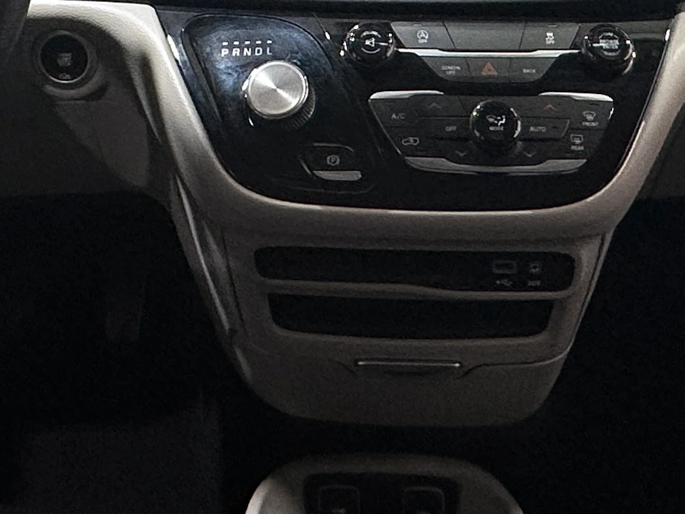 Thumbnail: 2017 Chrysler Pacifica - 3