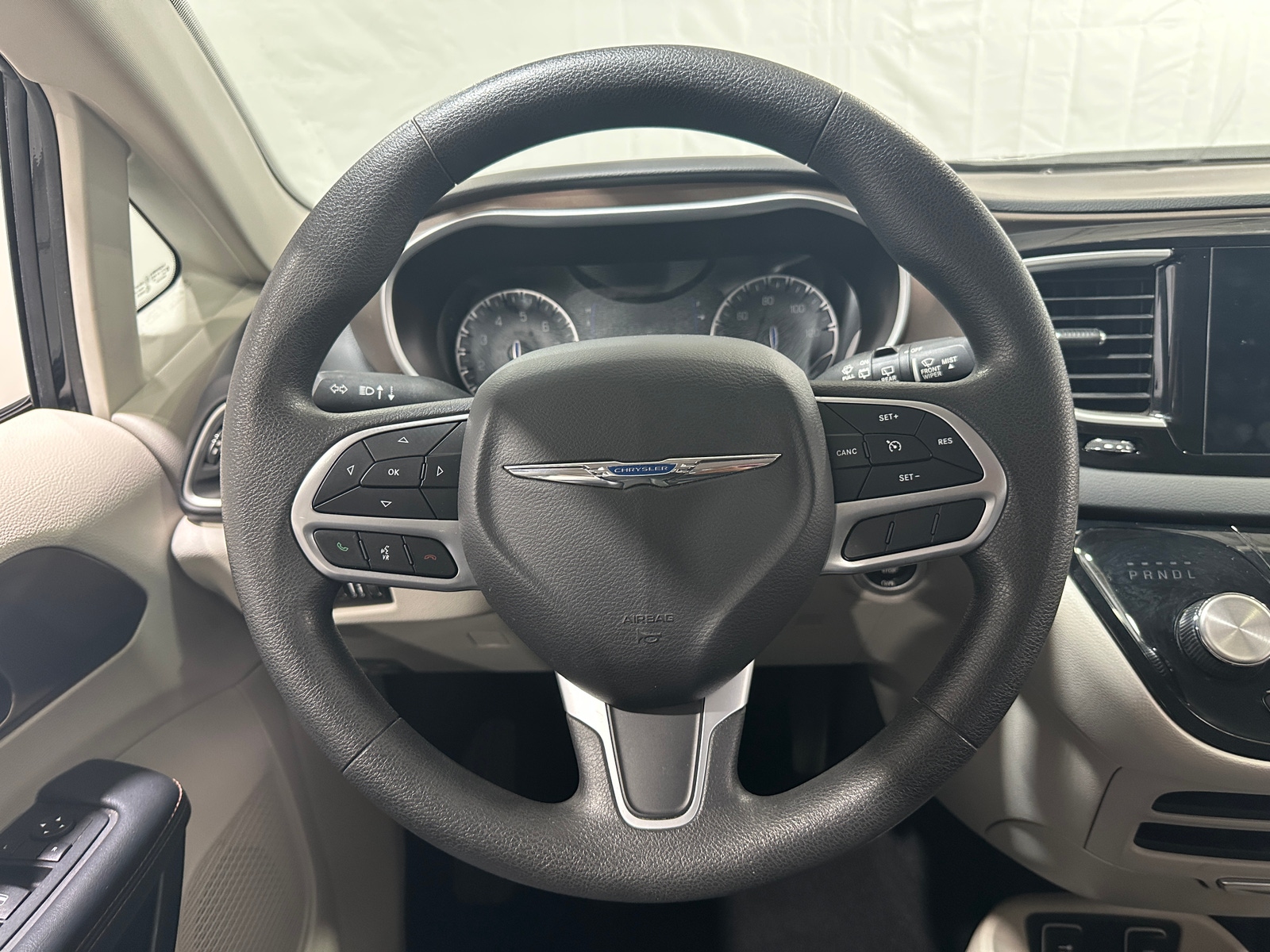 Thumbnail: 2017 Chrysler Pacifica - 5