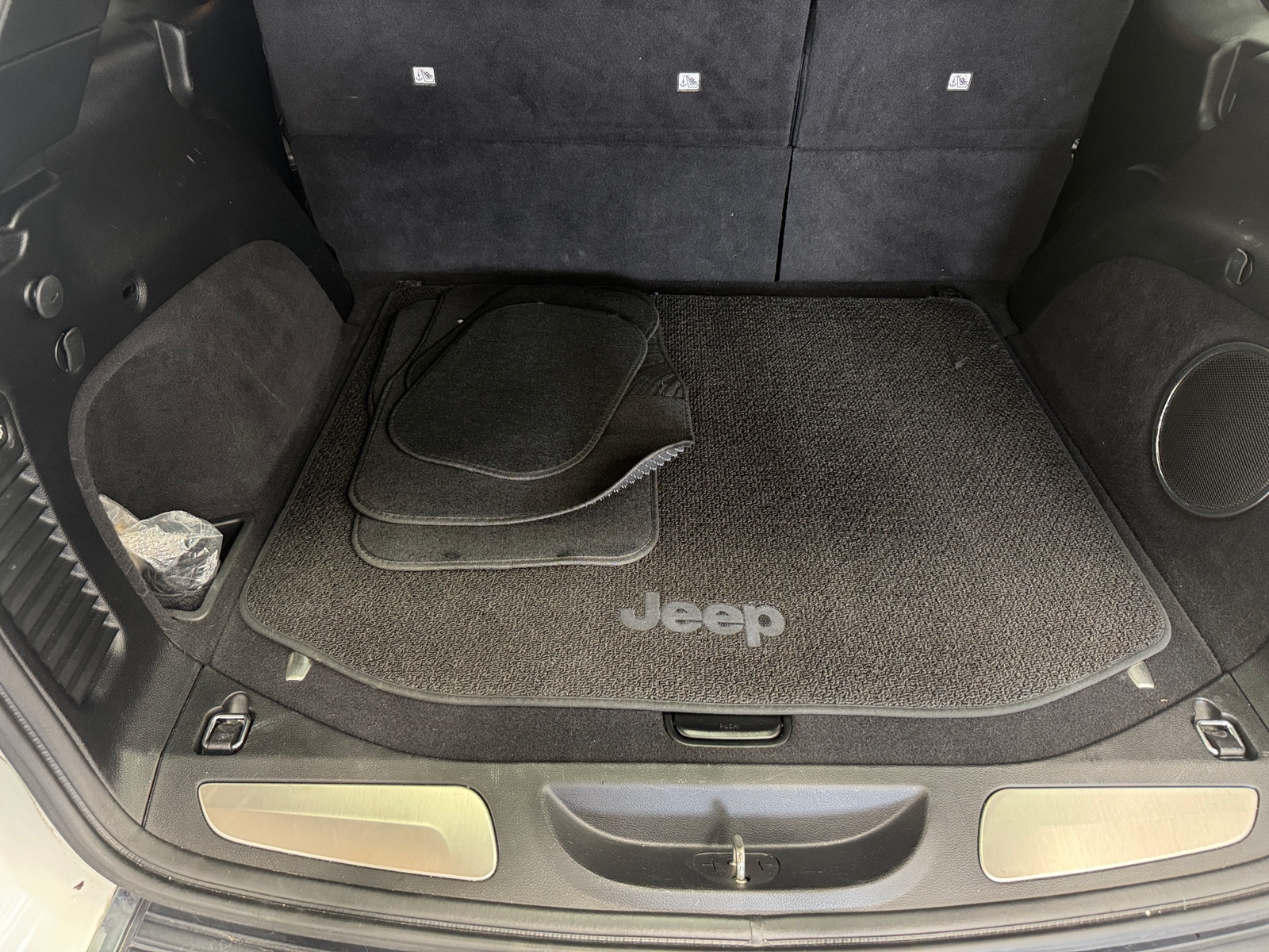 Thumbnail: 2015 Jeep Grand Cherokee - 6