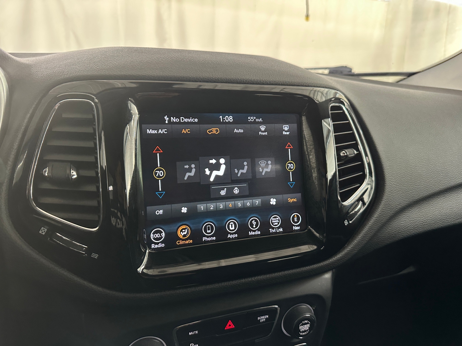 Thumbnail: 2018 Jeep Compass - 3