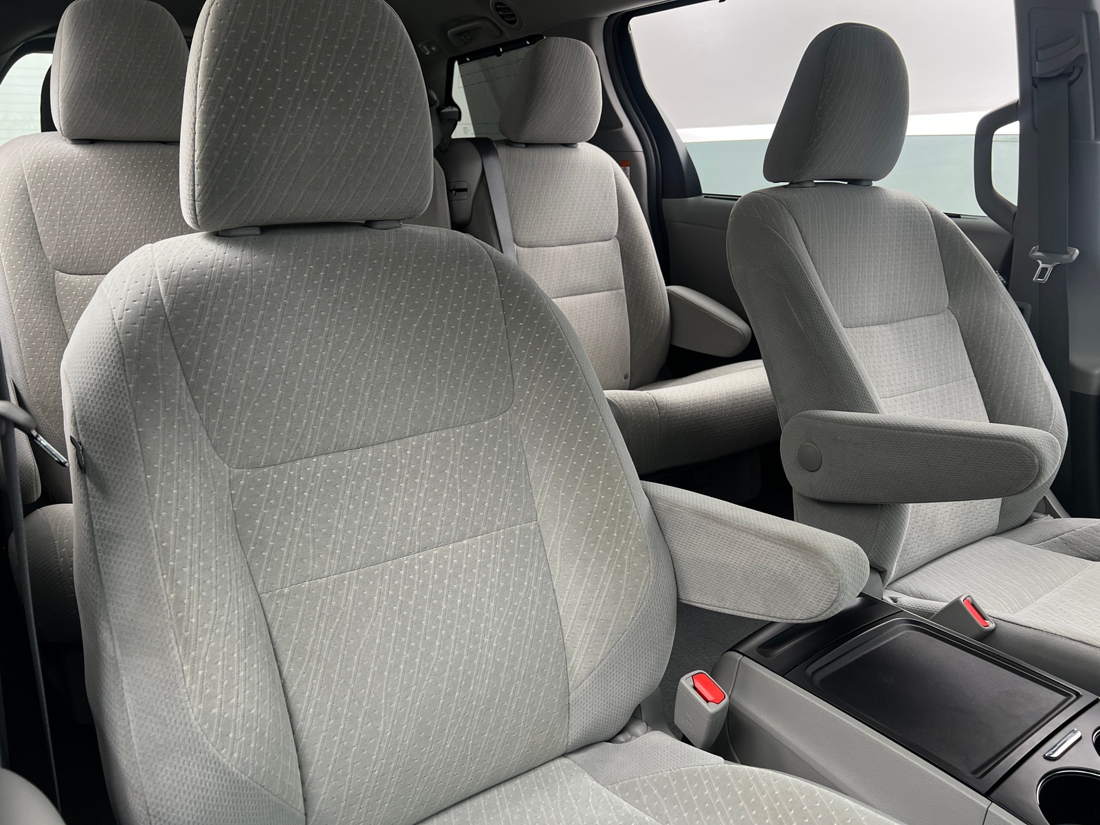 Thumbnail: 2020 Toyota Sienna - 2