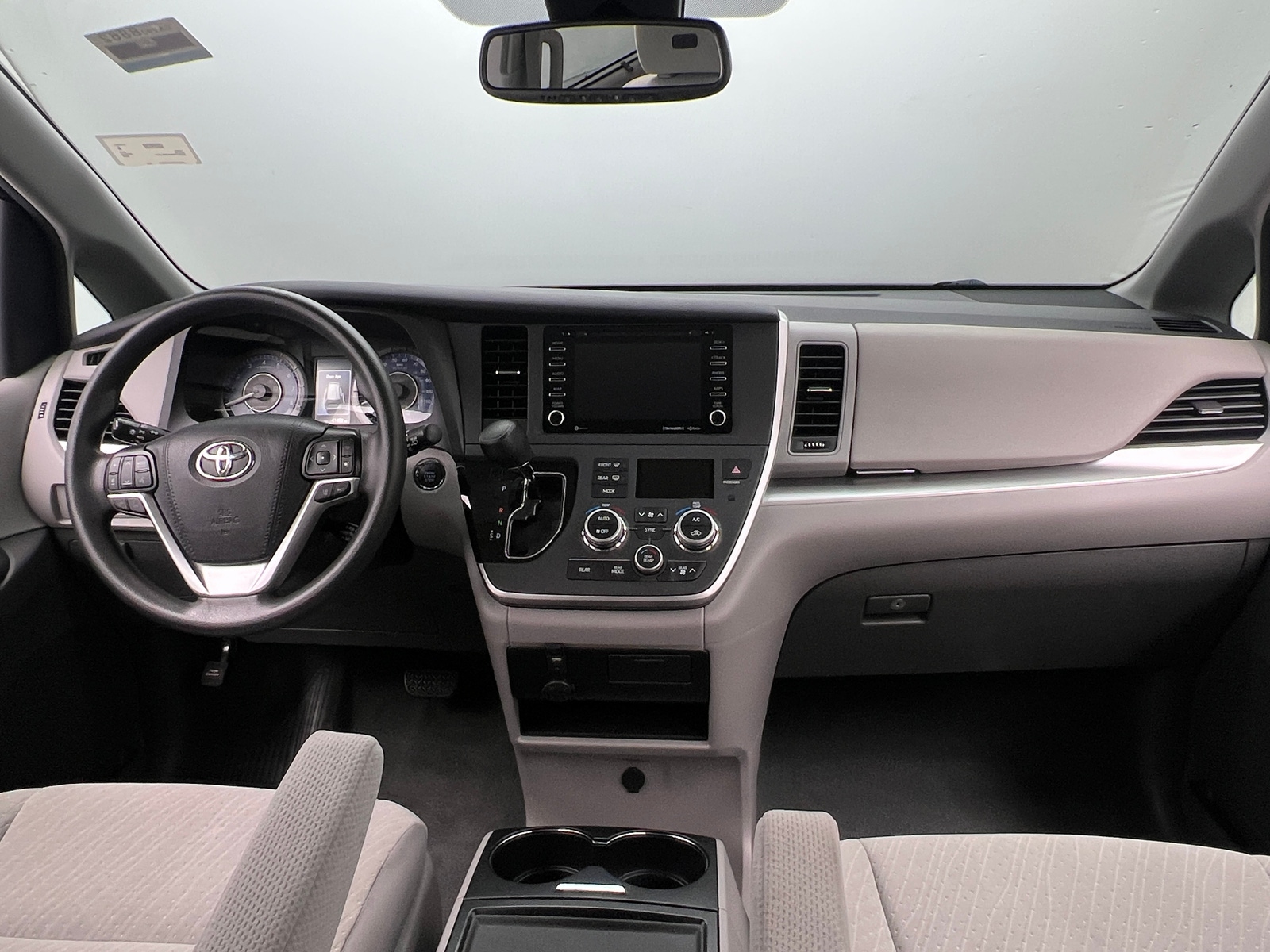 Thumbnail: 2020 Toyota Sienna - 3