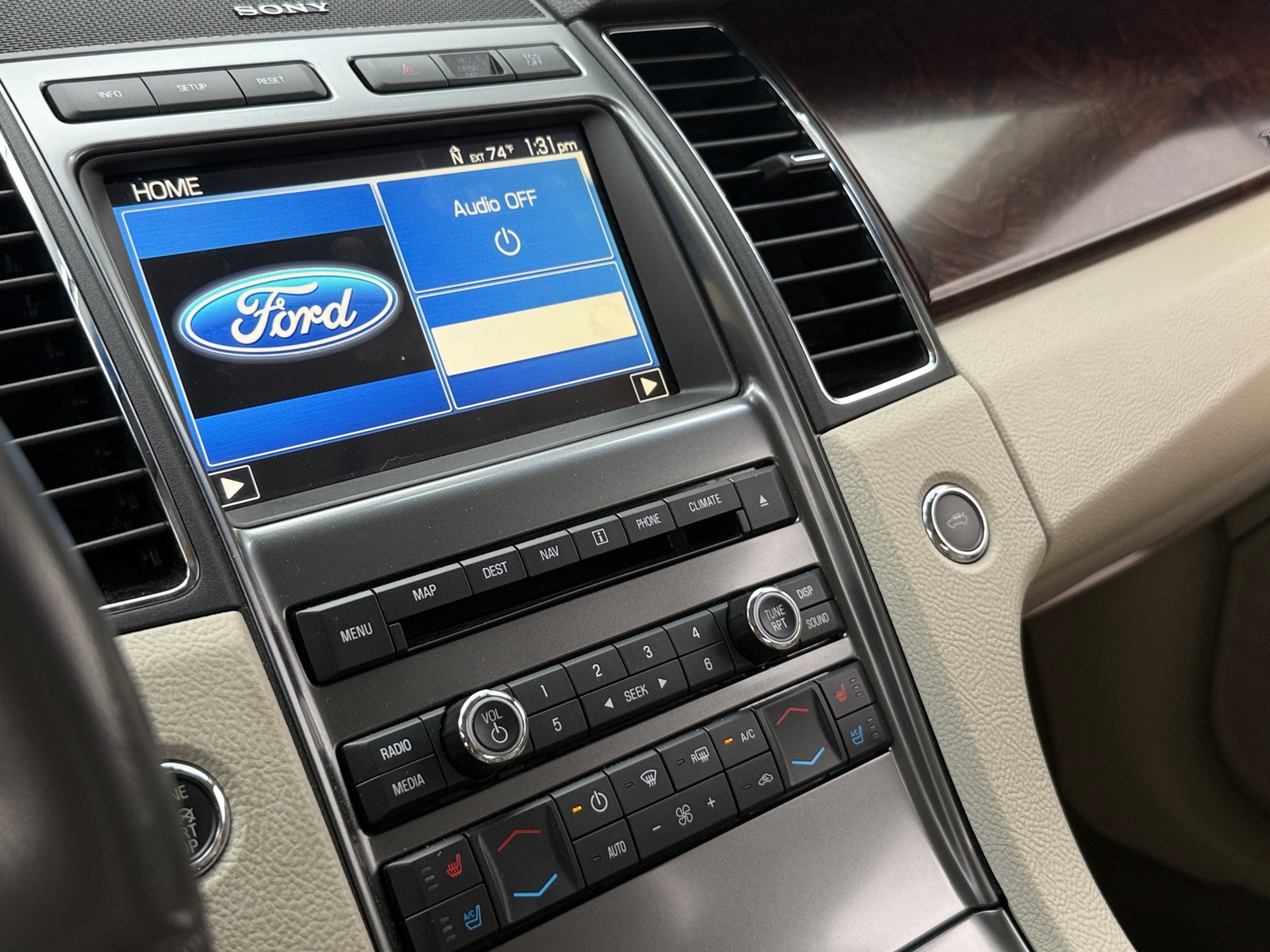 Thumbnail: 2011 Ford Taurus - 3