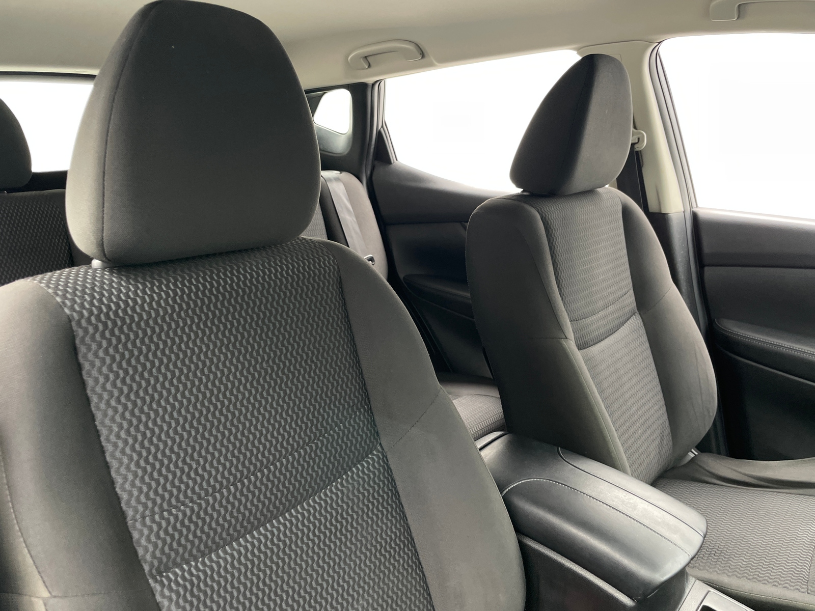 Thumbnail: 2017 Nissan Rogue Sport - 2