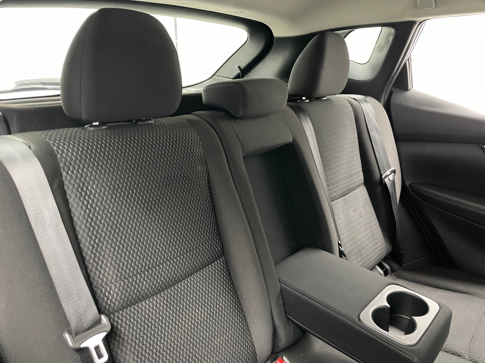 Thumbnail: 2017 Nissan Rogue Sport - 6