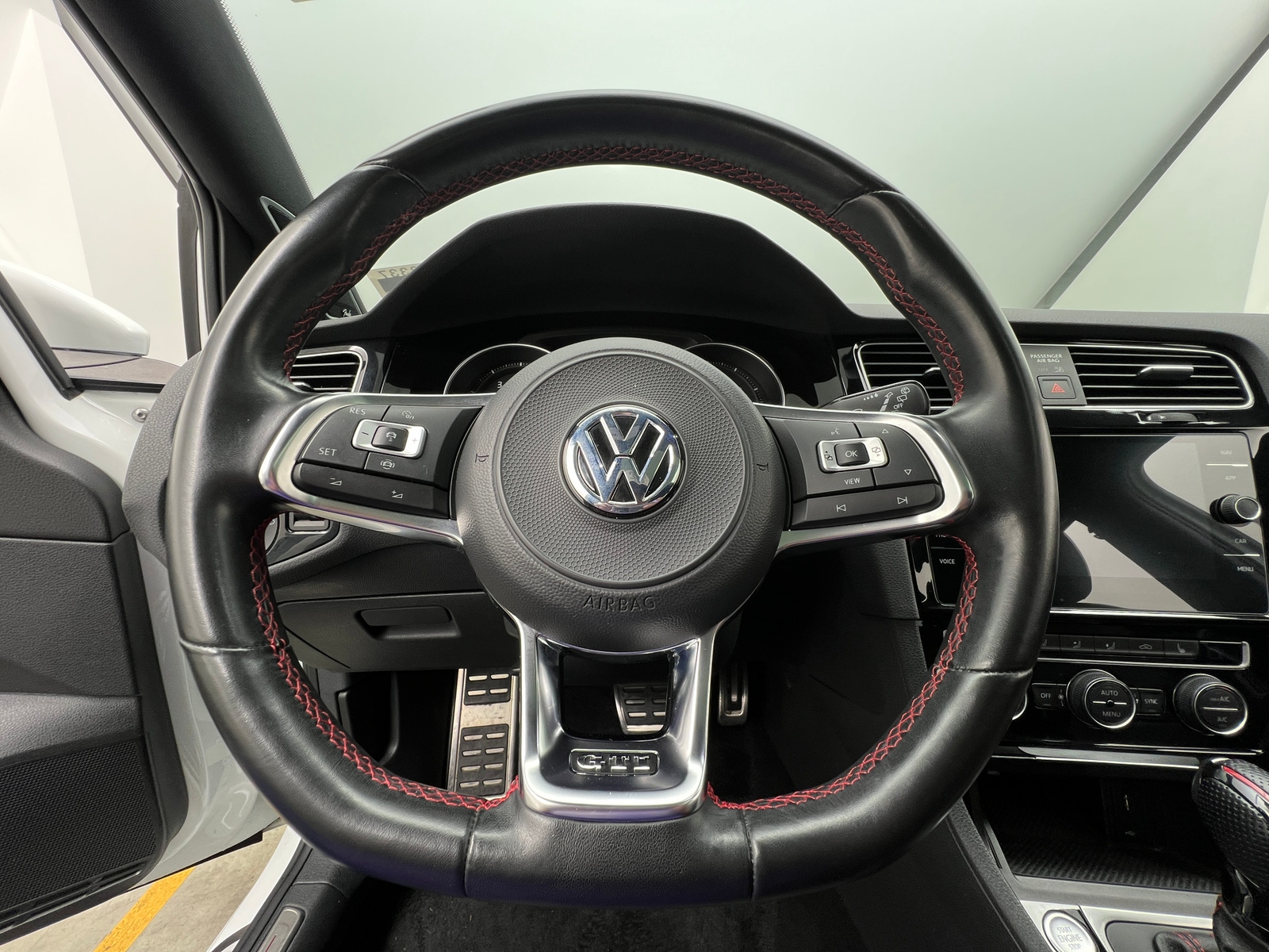 Thumbnail: 2019 Volkswagen Golf - 4