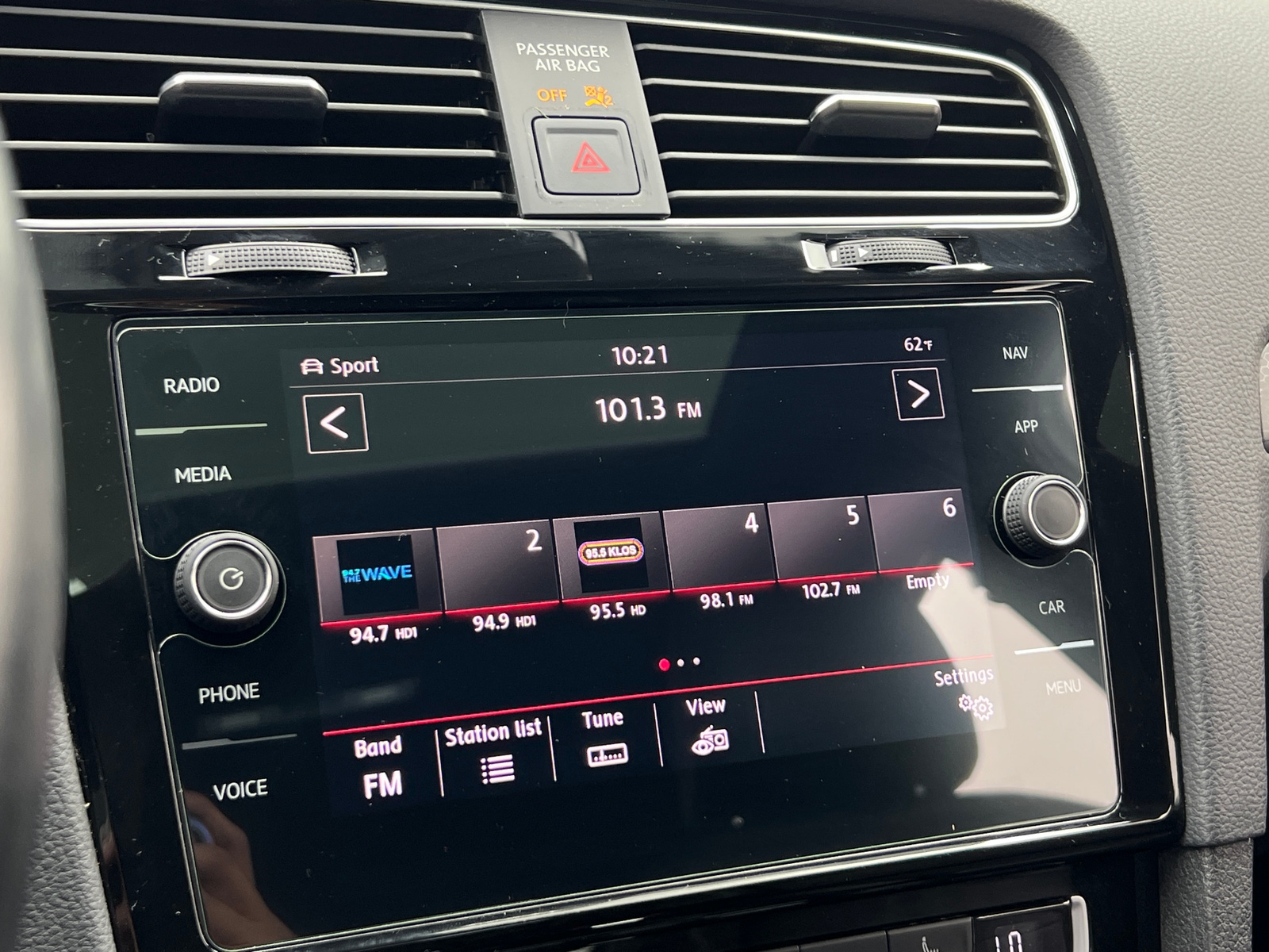 Thumbnail: 2019 Volkswagen Golf - 3