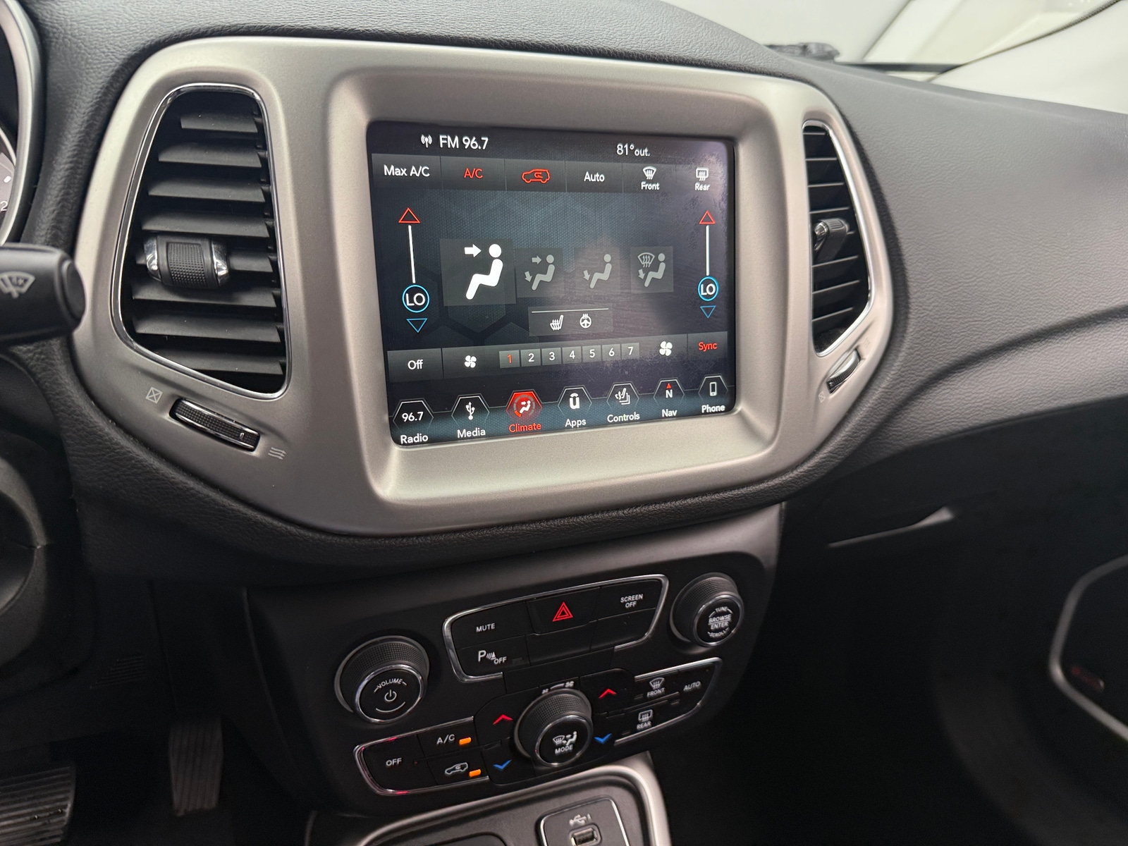 Thumbnail: 2019 Jeep Compass - 3