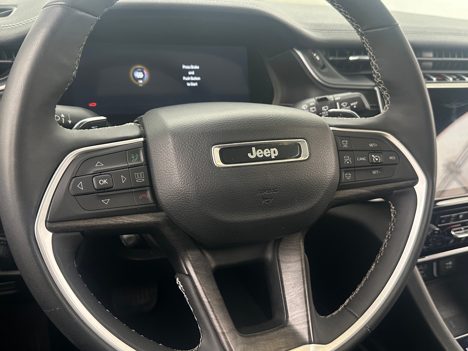 Thumbnail: 2024 Jeep Grand Cherokee L - 4