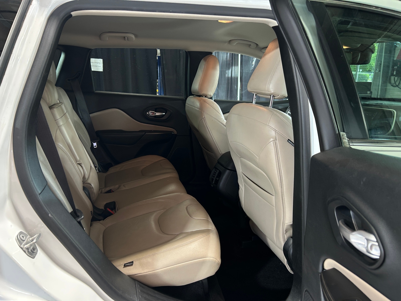 Thumbnail: 2016 Jeep Cherokee - 5