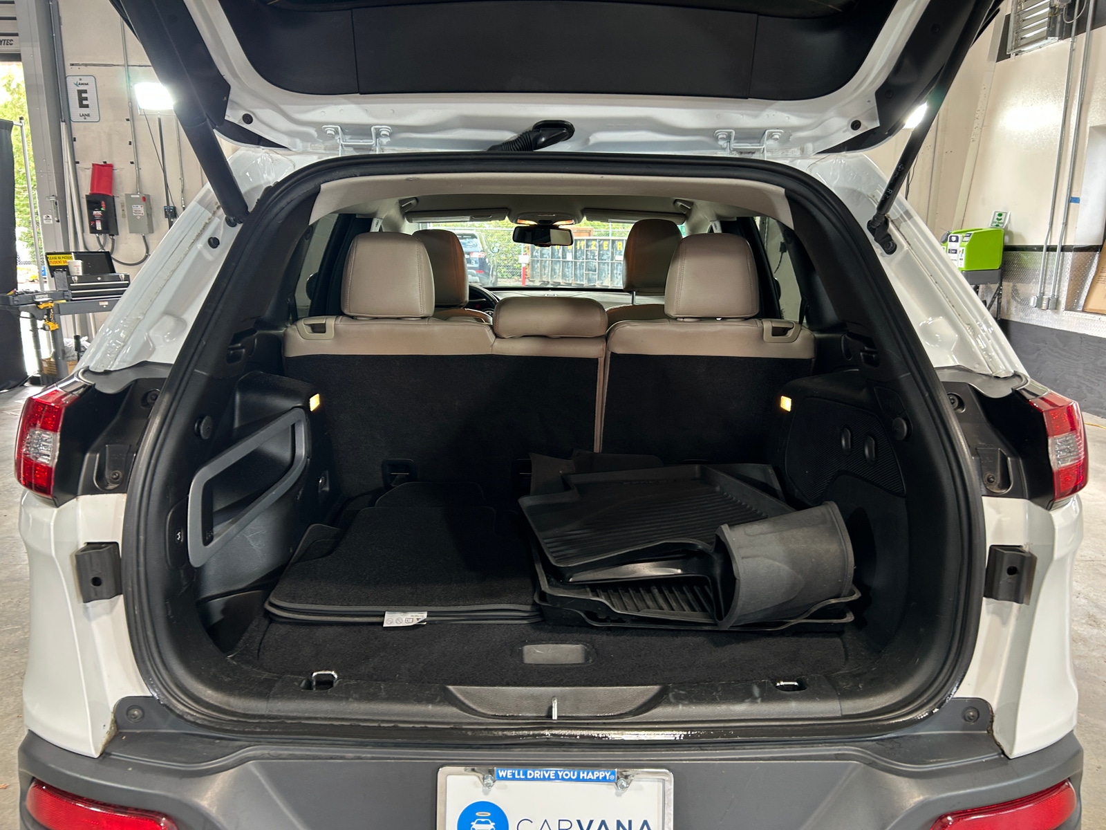 Thumbnail: 2016 Jeep Cherokee - 6