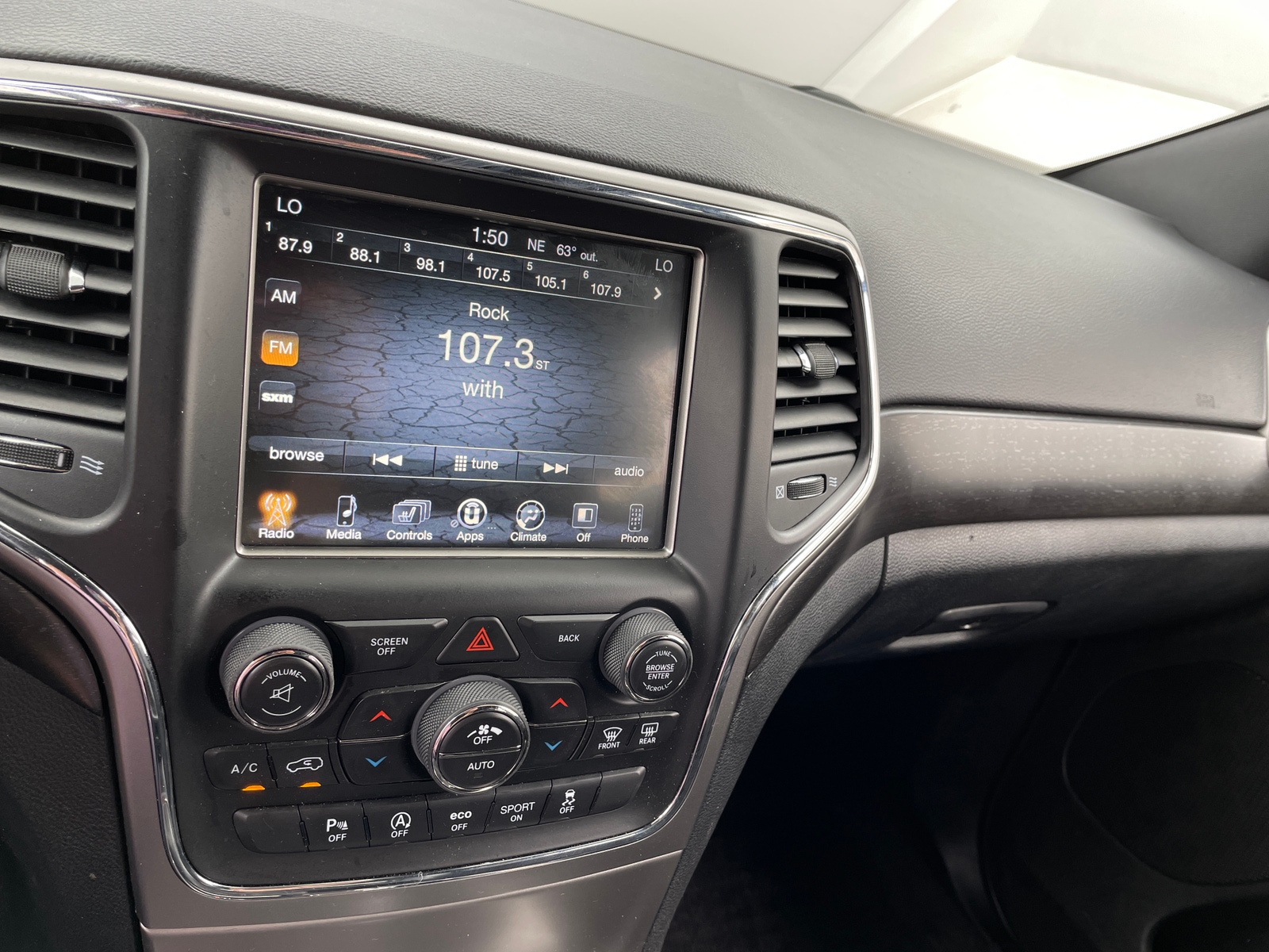 Thumbnail: 2017 Jeep Grand Cherokee - 3