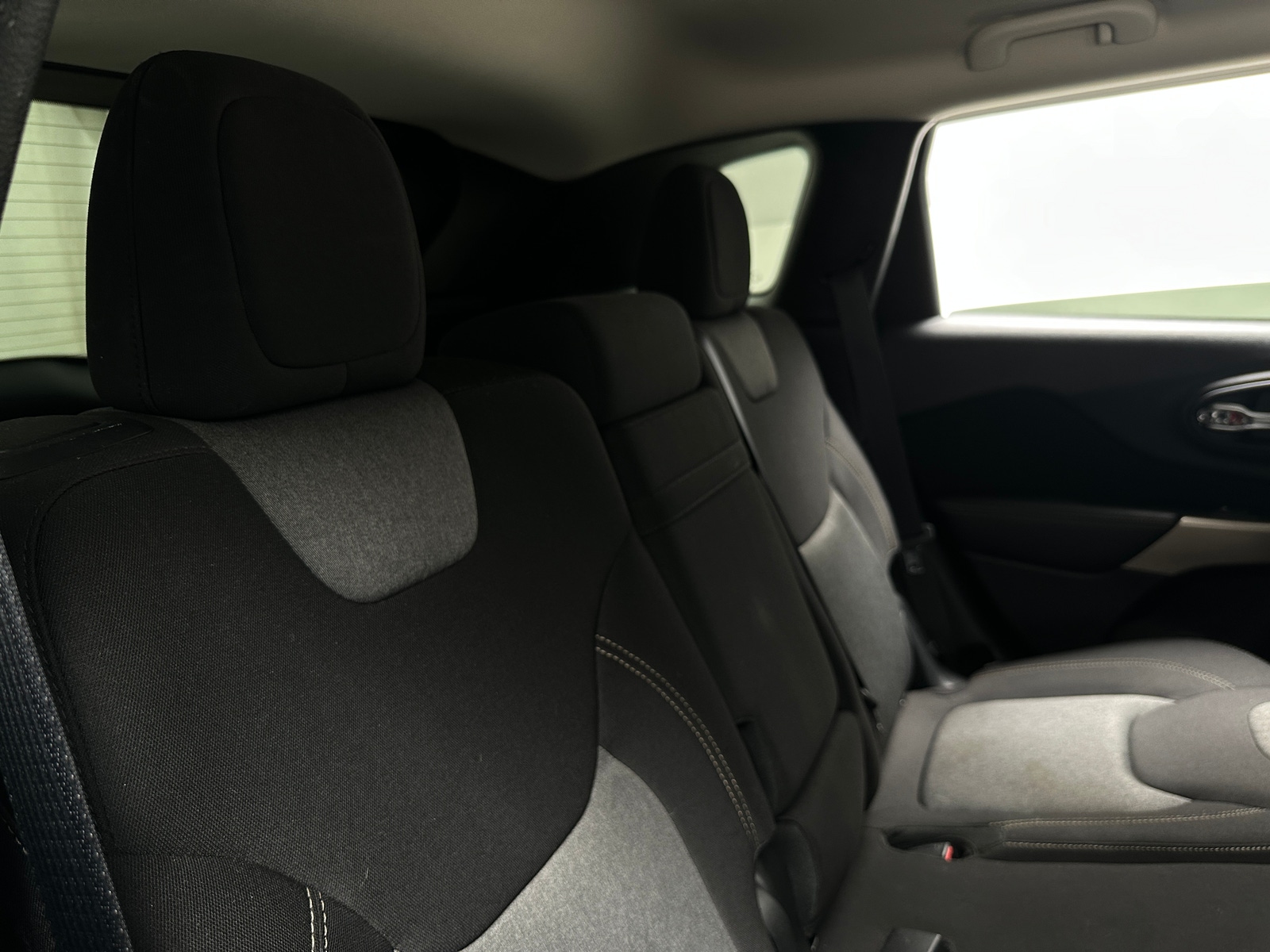 Thumbnail: 2018 Jeep Cherokee - 6