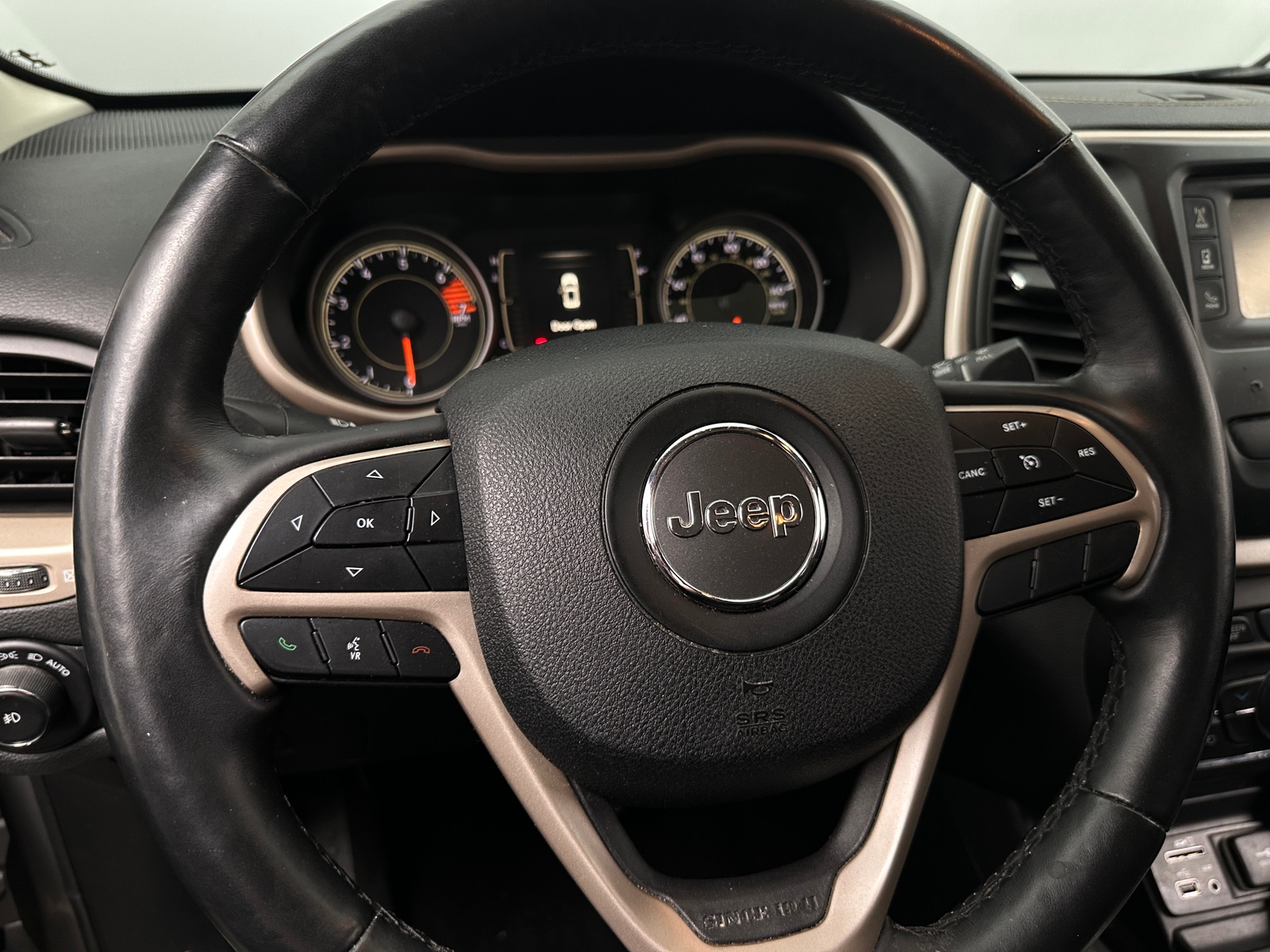 Thumbnail: 2018 Jeep Cherokee - 5