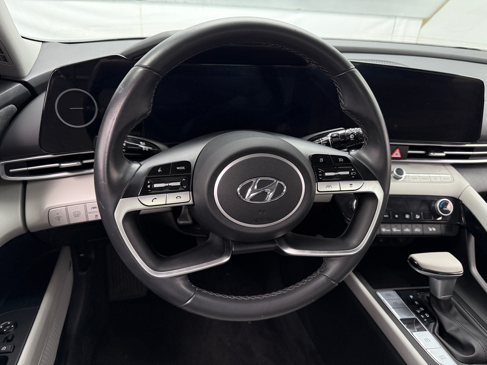 Thumbnail: 2023 Hyundai Elantra - 4