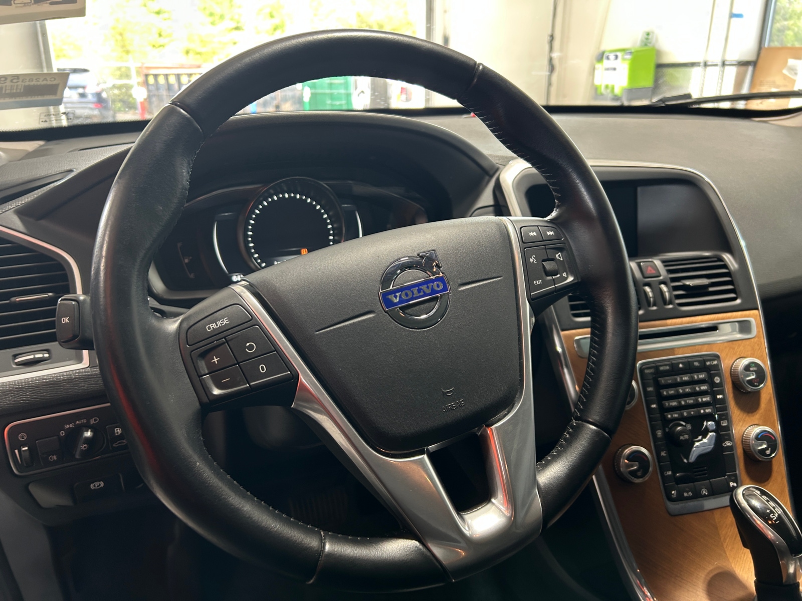 Thumbnail: 2017 Volvo XC60 - 4