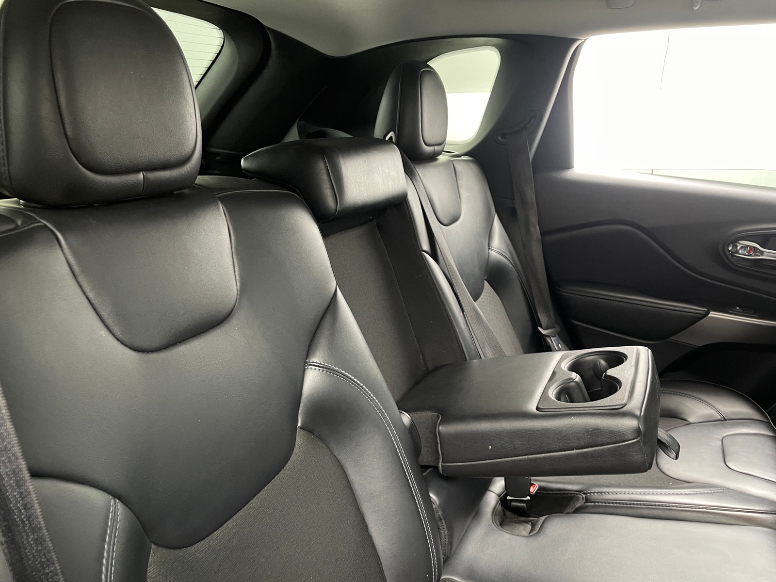 Thumbnail: 2020 Jeep Cherokee - 6