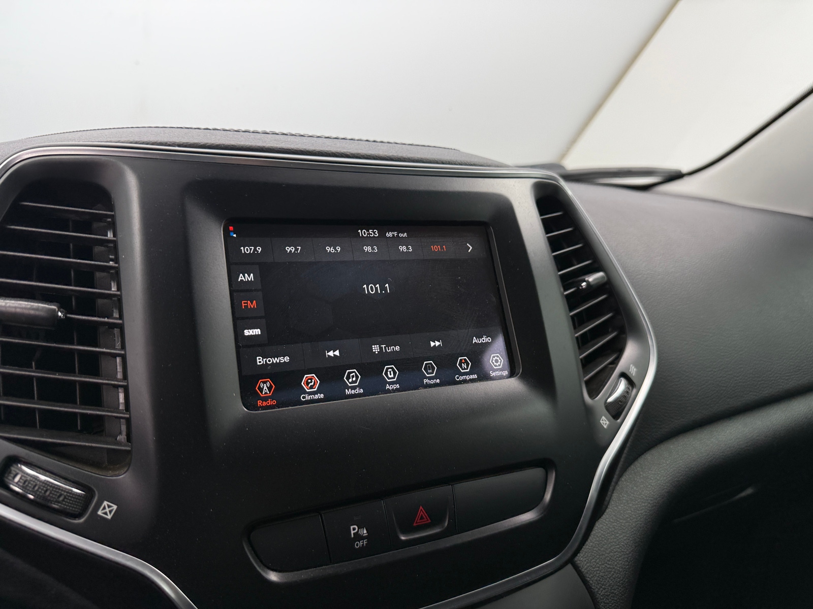 Thumbnail: 2020 Jeep Cherokee - 4