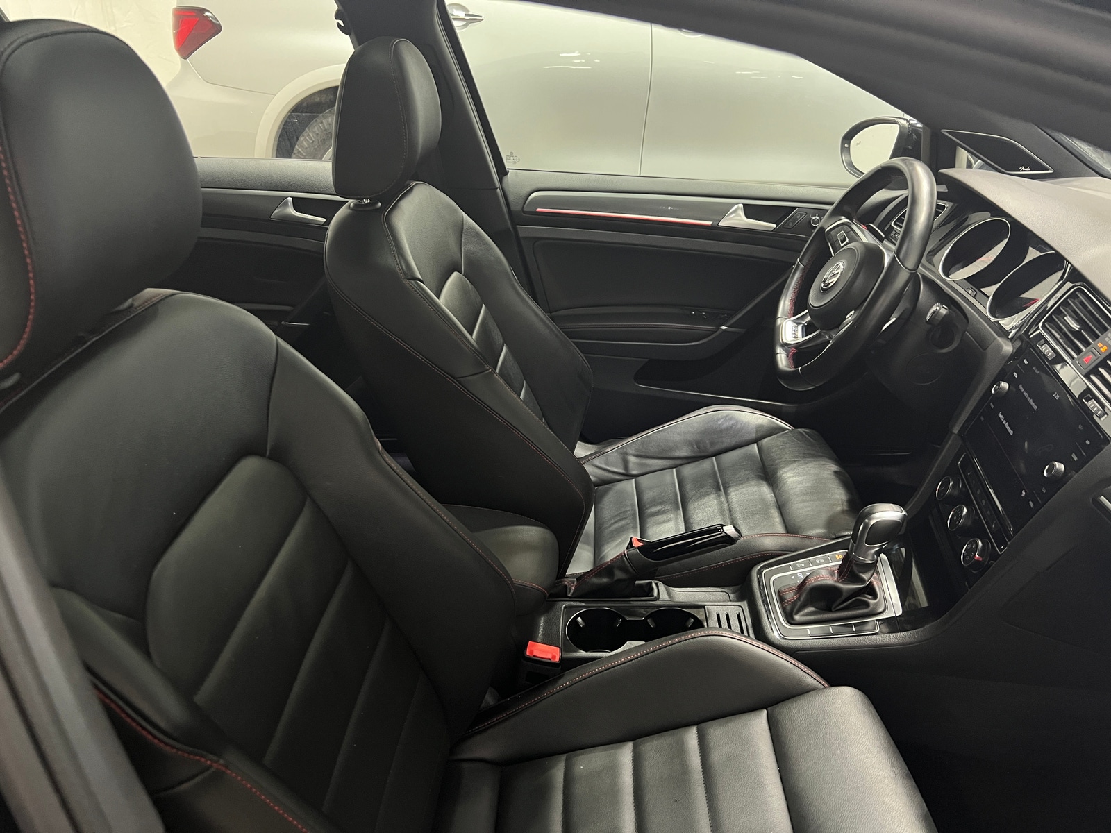 Thumbnail: 2019 Volkswagen Golf - 2