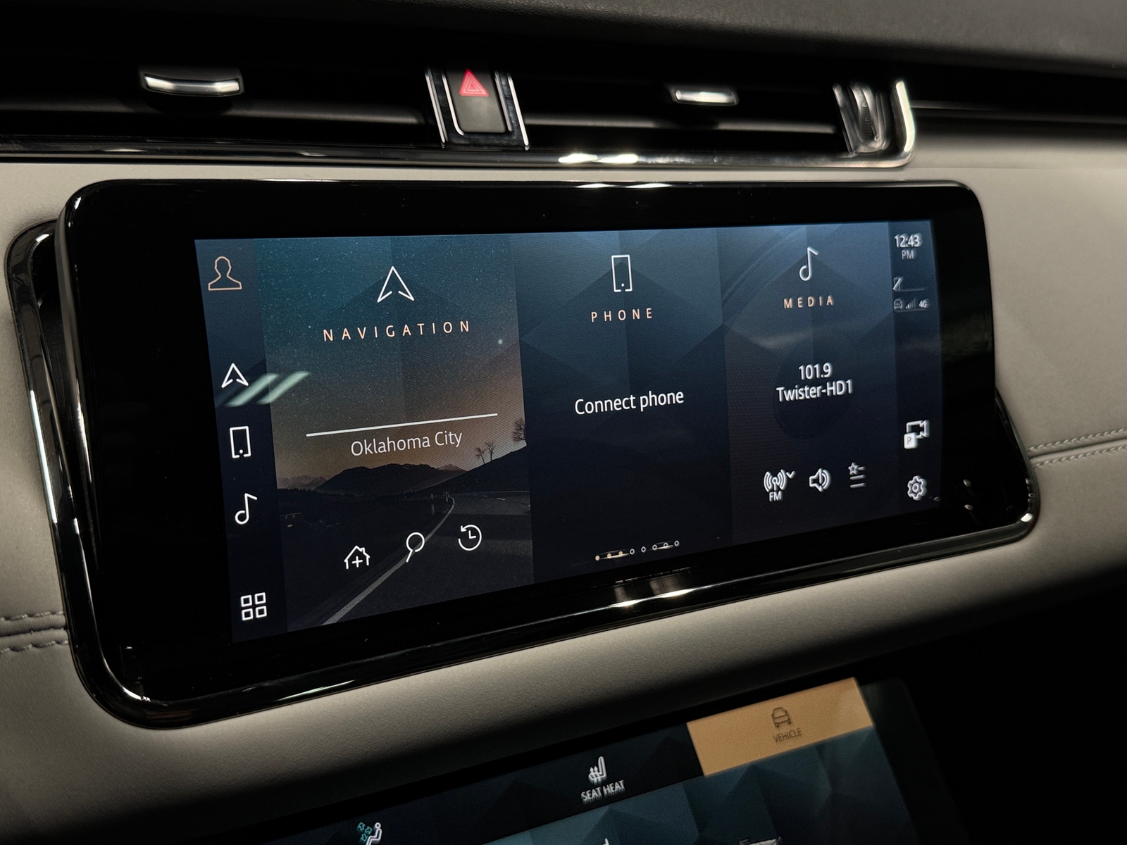 Thumbnail: 2022 Land Rover Range Rover Evoque - 3