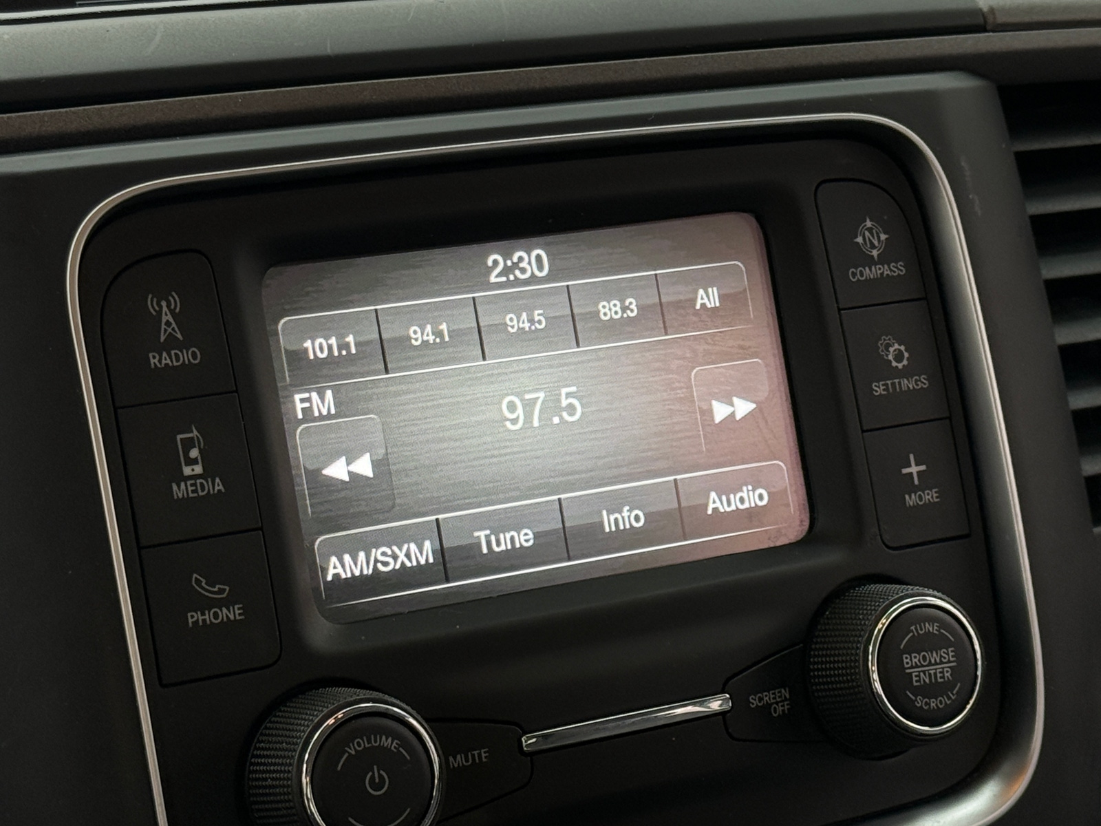 Thumbnail: 2022 RAM 1500 Classic - 3