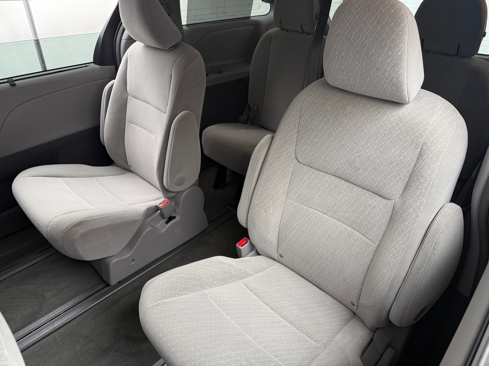 Thumbnail: 2017 Toyota Sienna - 6