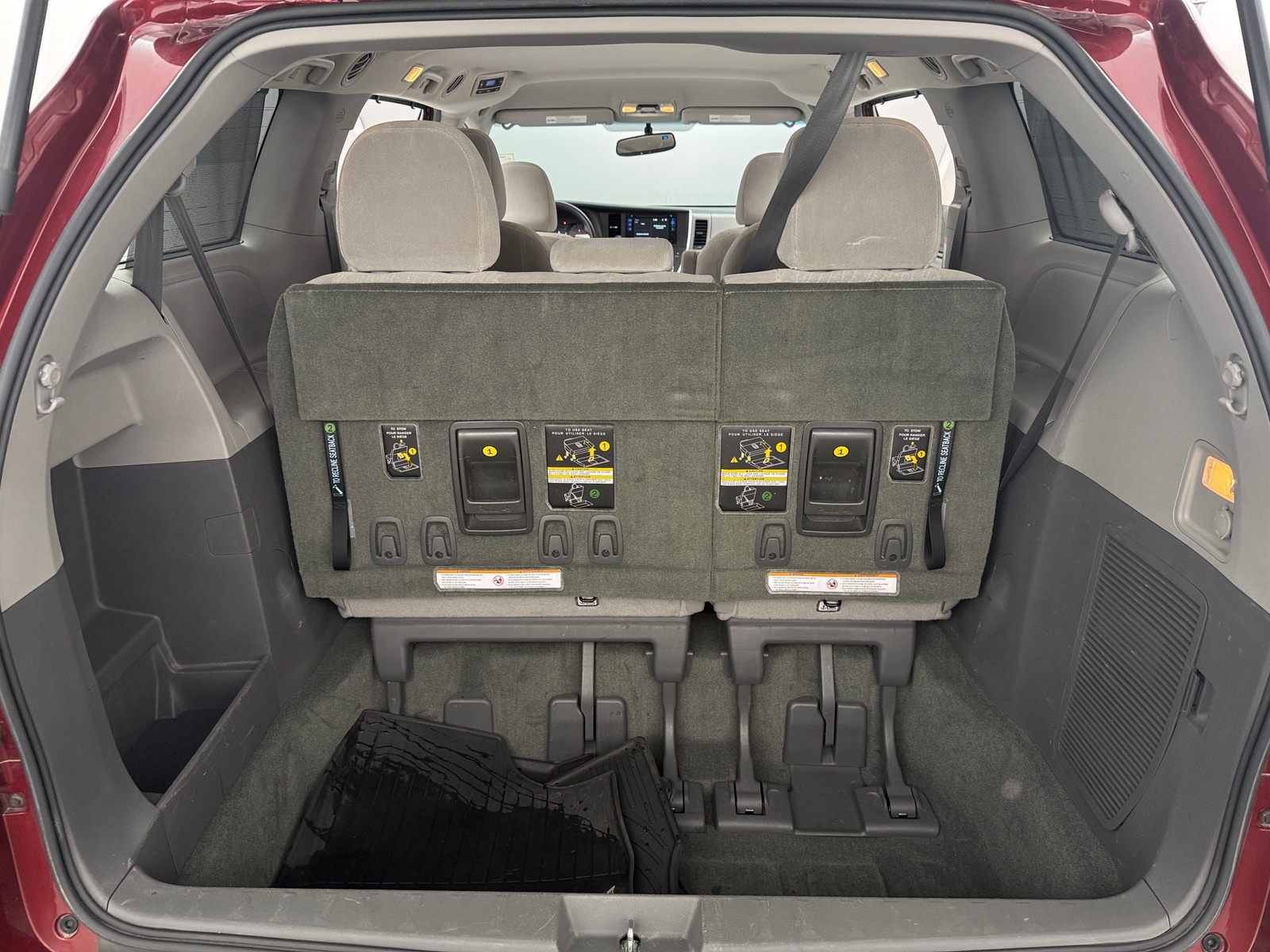 Thumbnail: 2017 Toyota Sienna - 7
