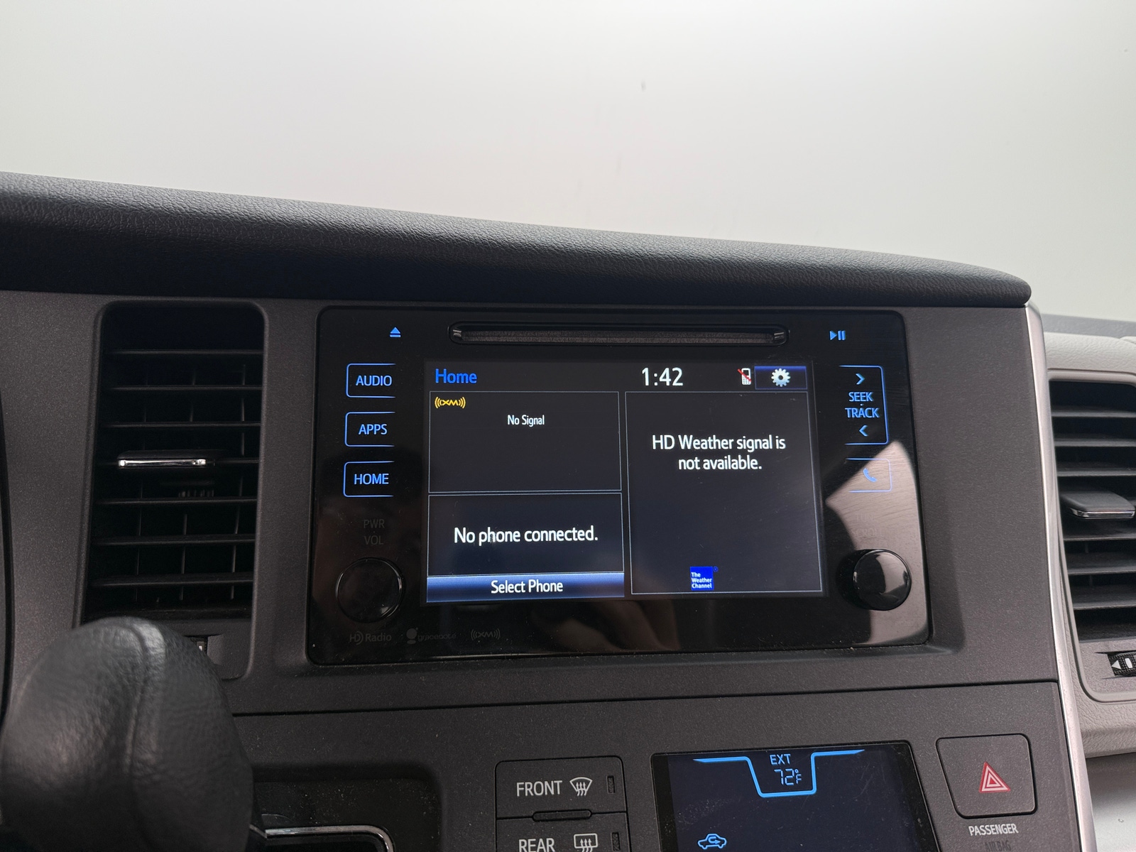 Thumbnail: 2017 Toyota Sienna - 4