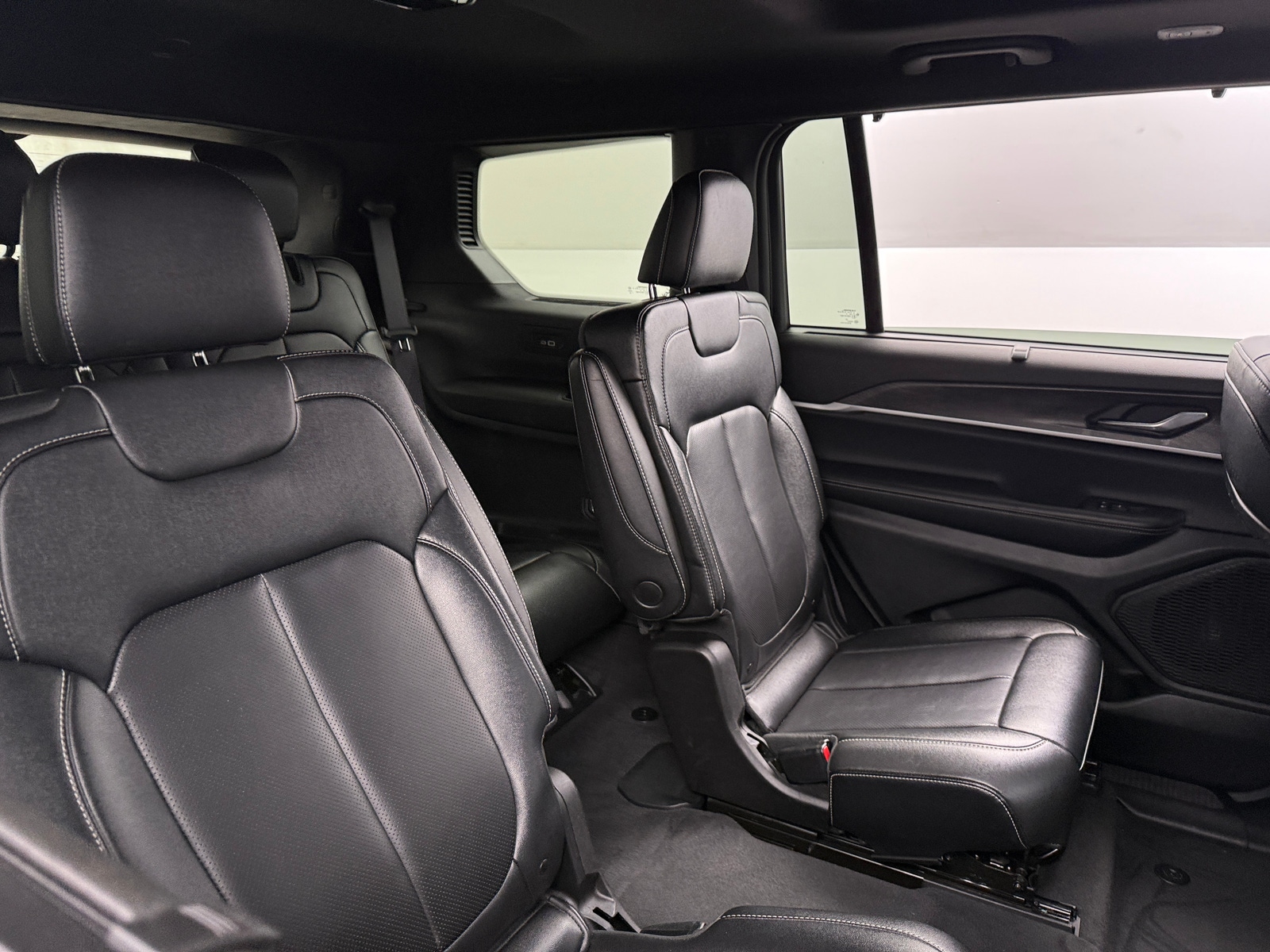 Thumbnail: 2024 Jeep Grand Cherokee L - 5