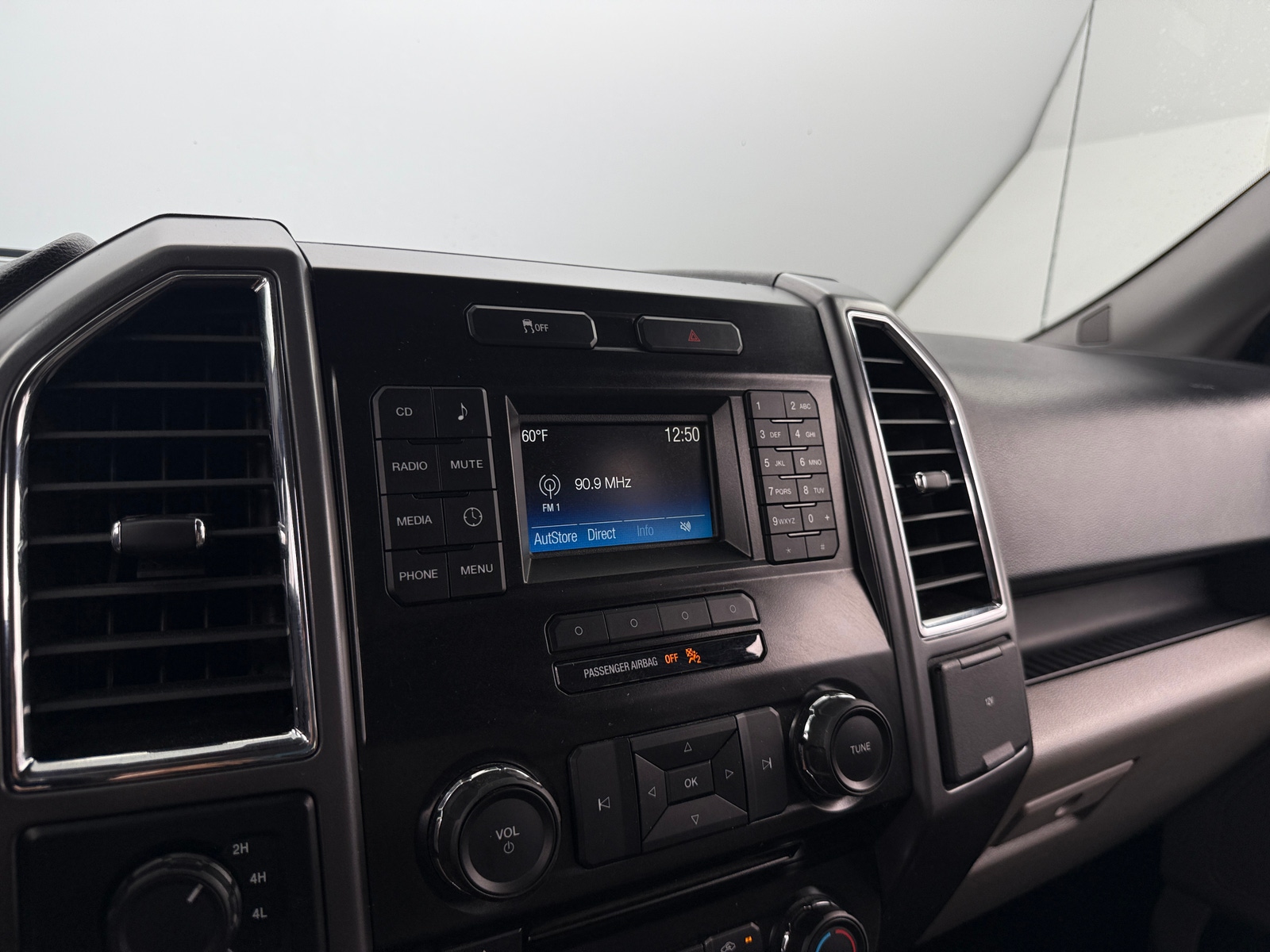 Thumbnail: 2015 Ford Econoline - 4
