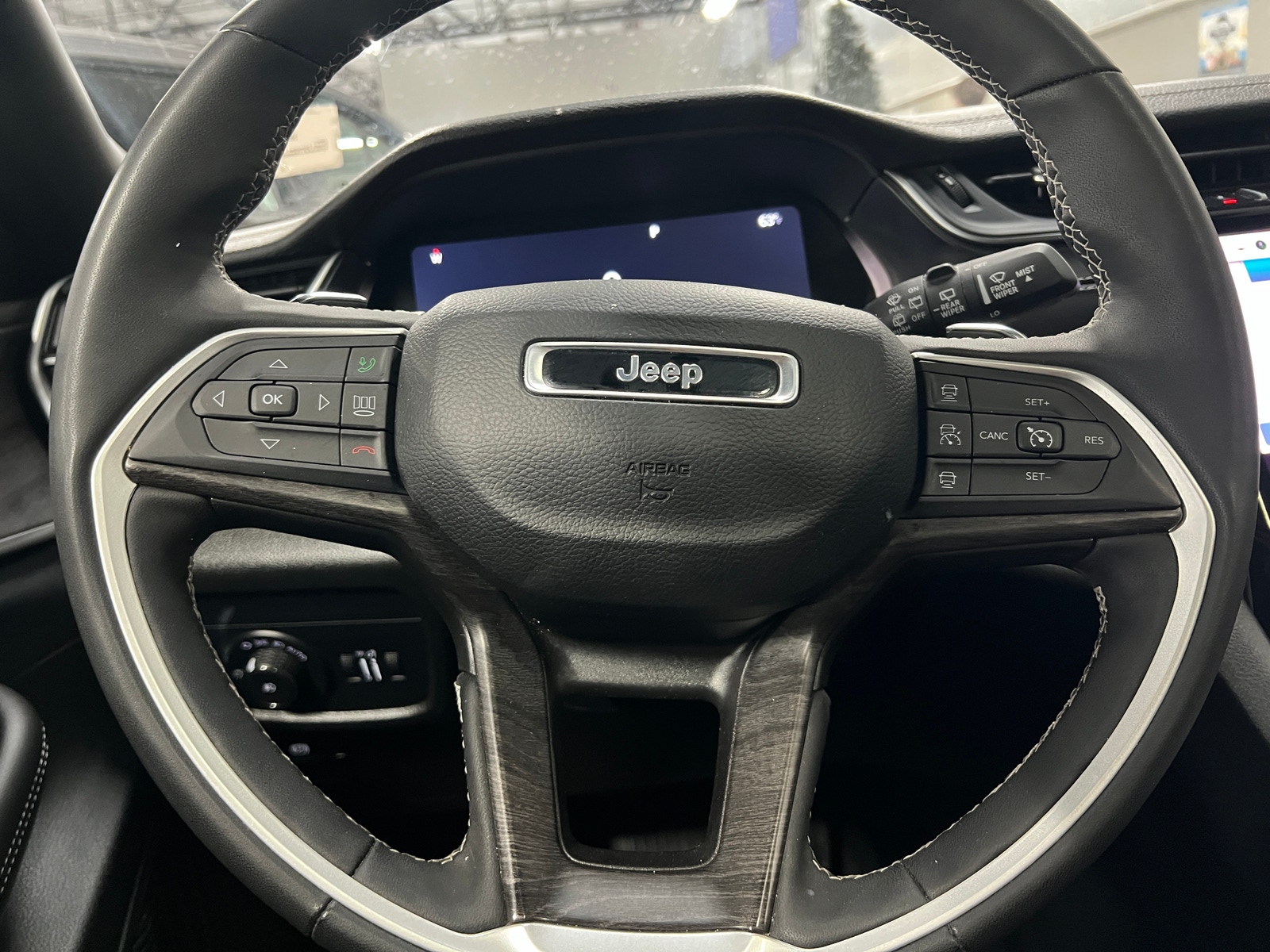 Thumbnail: 2024 Jeep Grand Cherokee L - 4