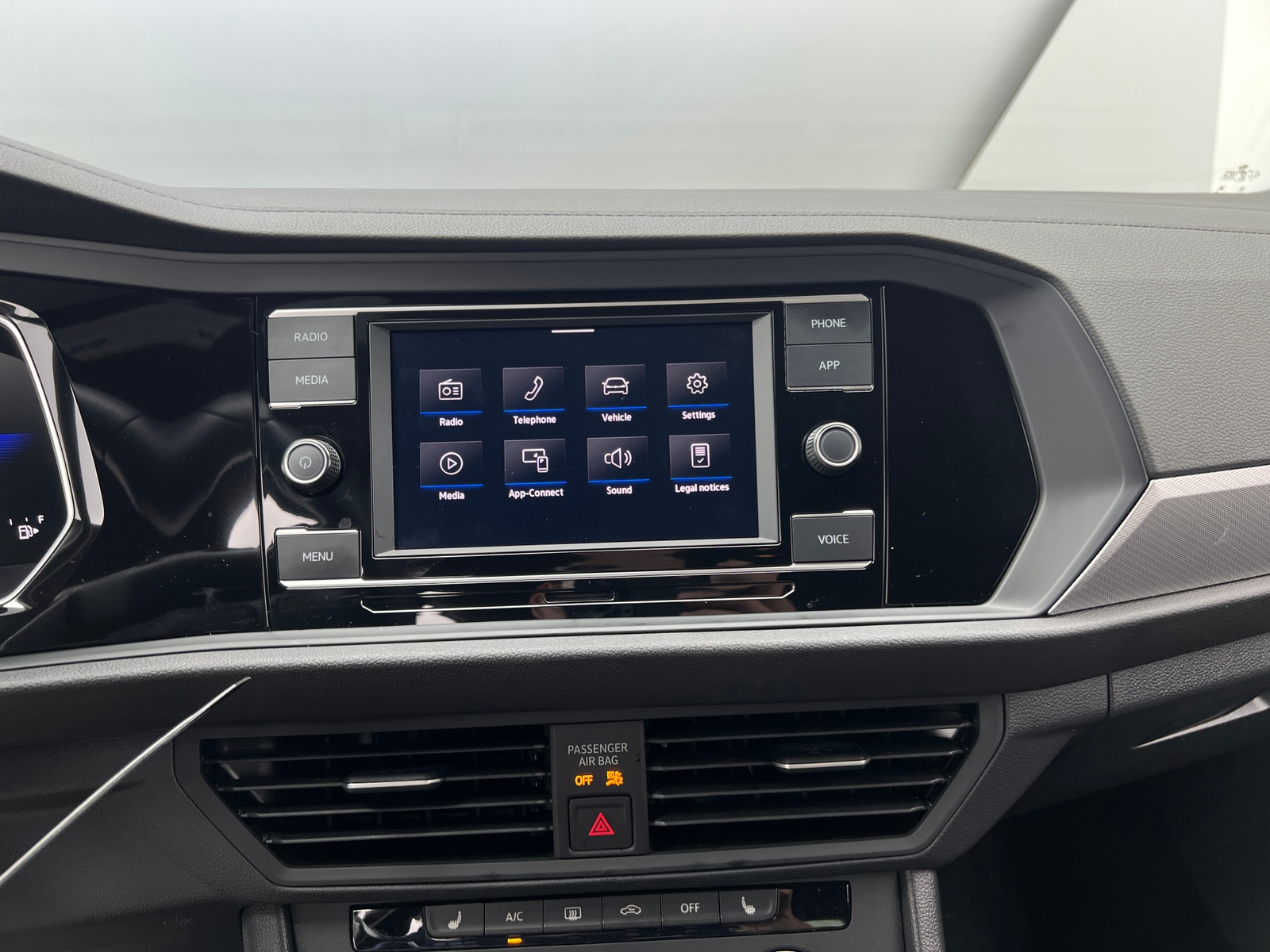 Thumbnail: 2024 Volkswagen Jetta - 4