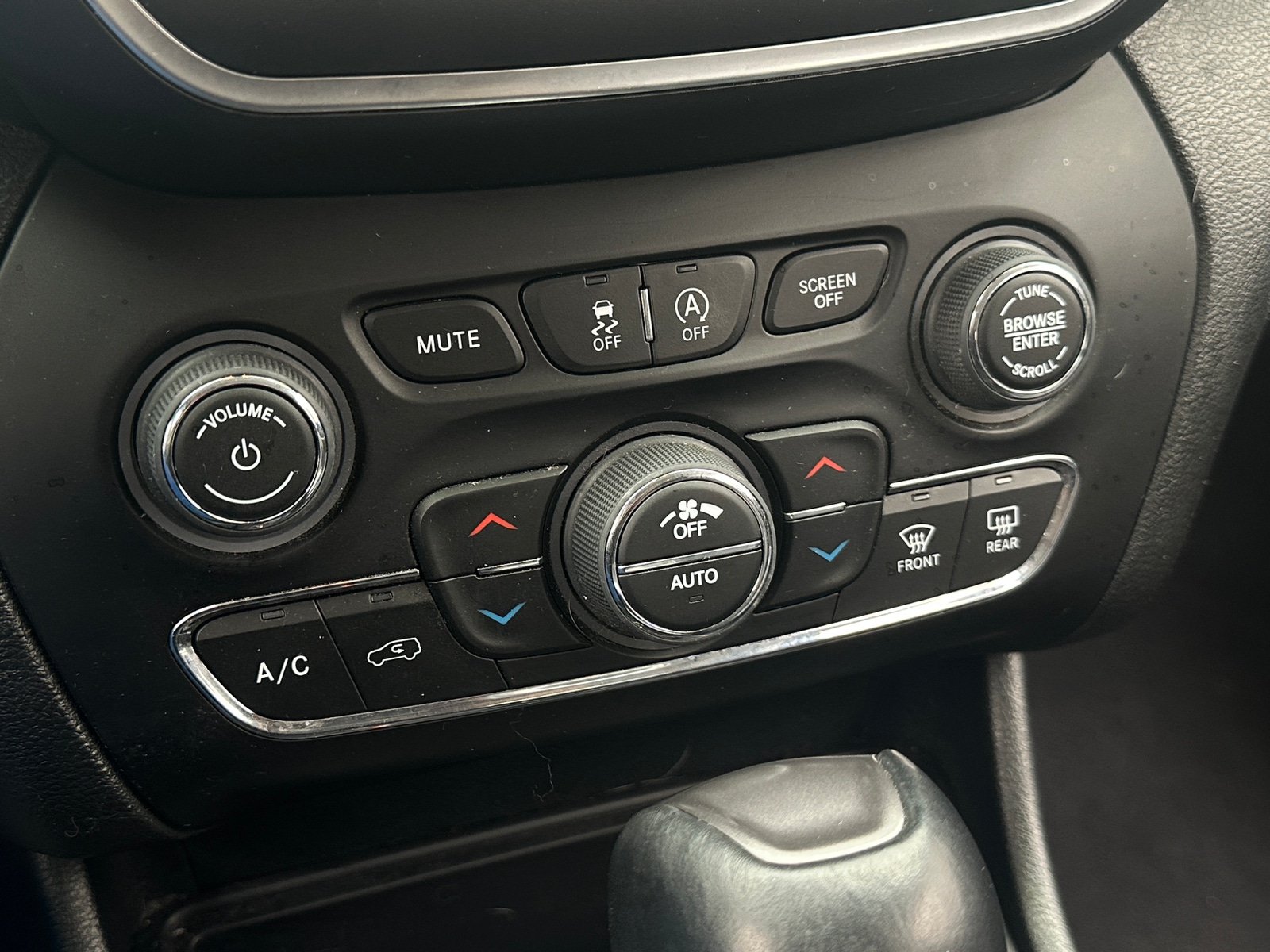 Thumbnail: 2022 Jeep Cherokee - 3