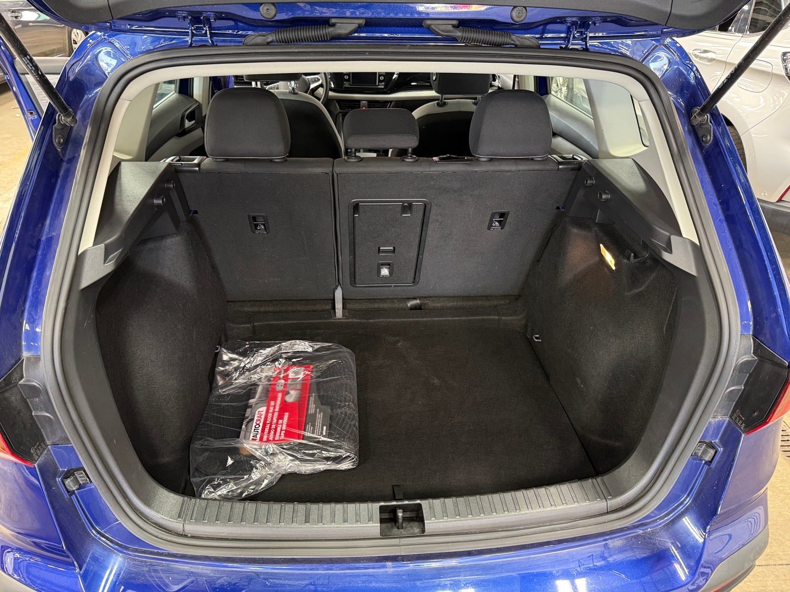 Thumbnail: 2023 Volkswagen Taos - 7