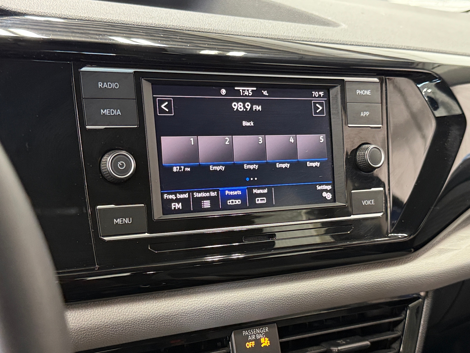 Thumbnail: 2023 Volkswagen Taos - 4