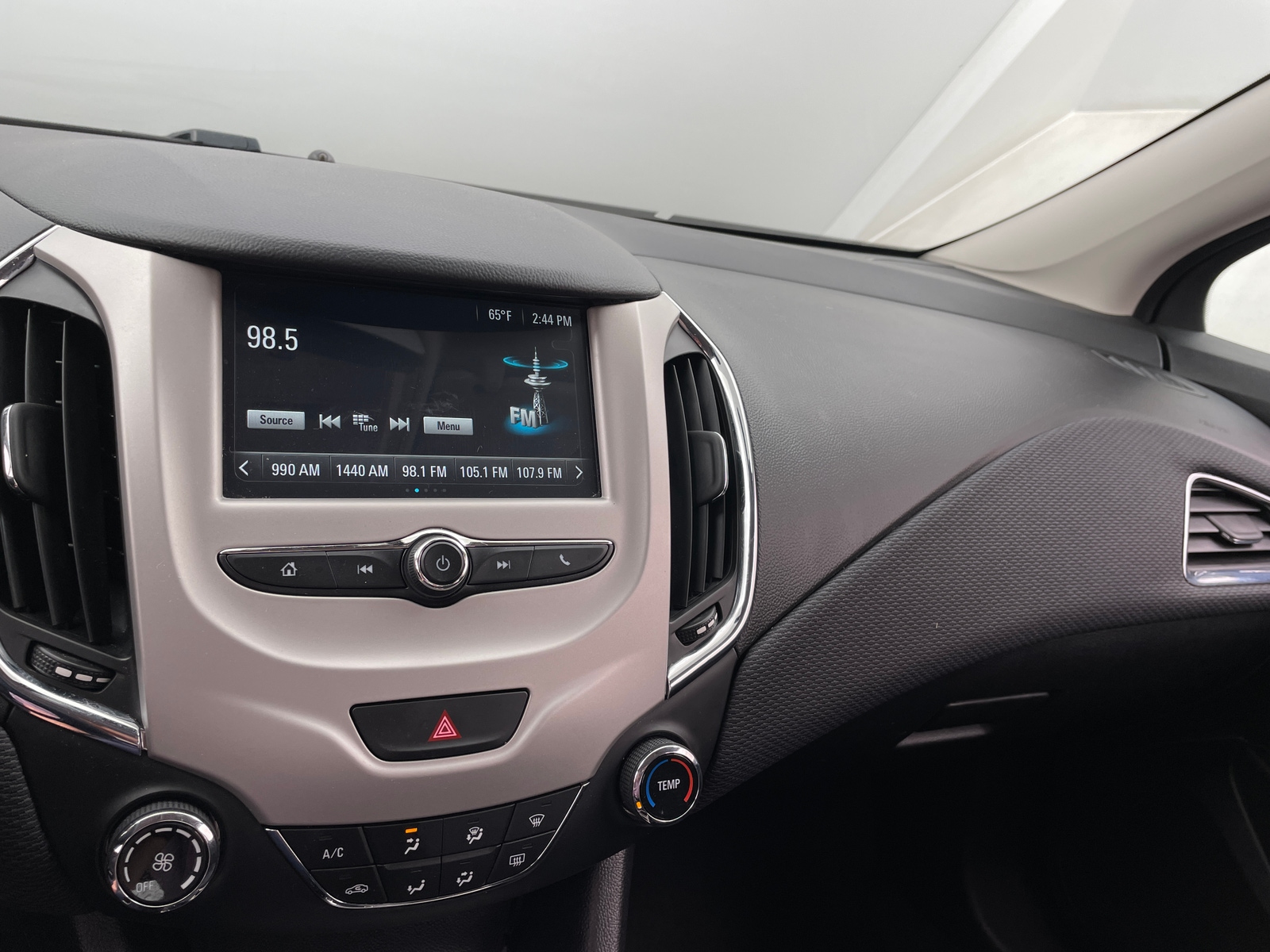 Thumbnail: 2017 Chevrolet Cruze - 4