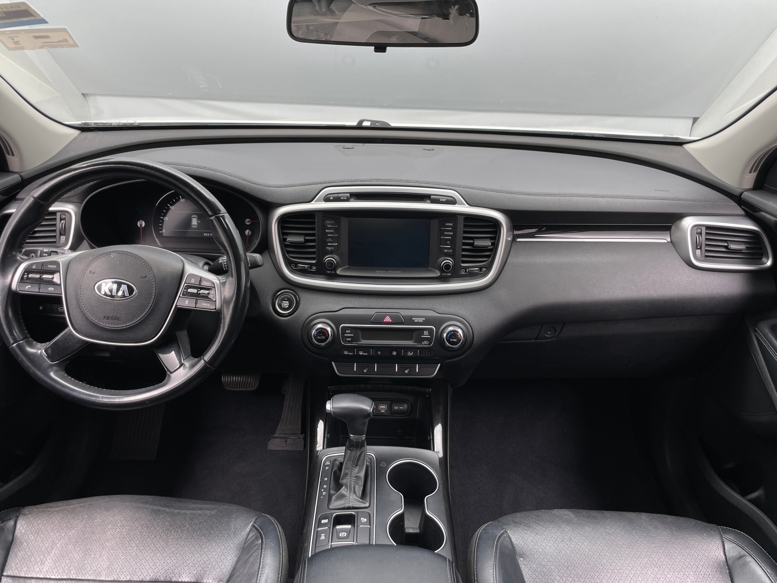 Thumbnail: 2019 Kia Sorento - 3